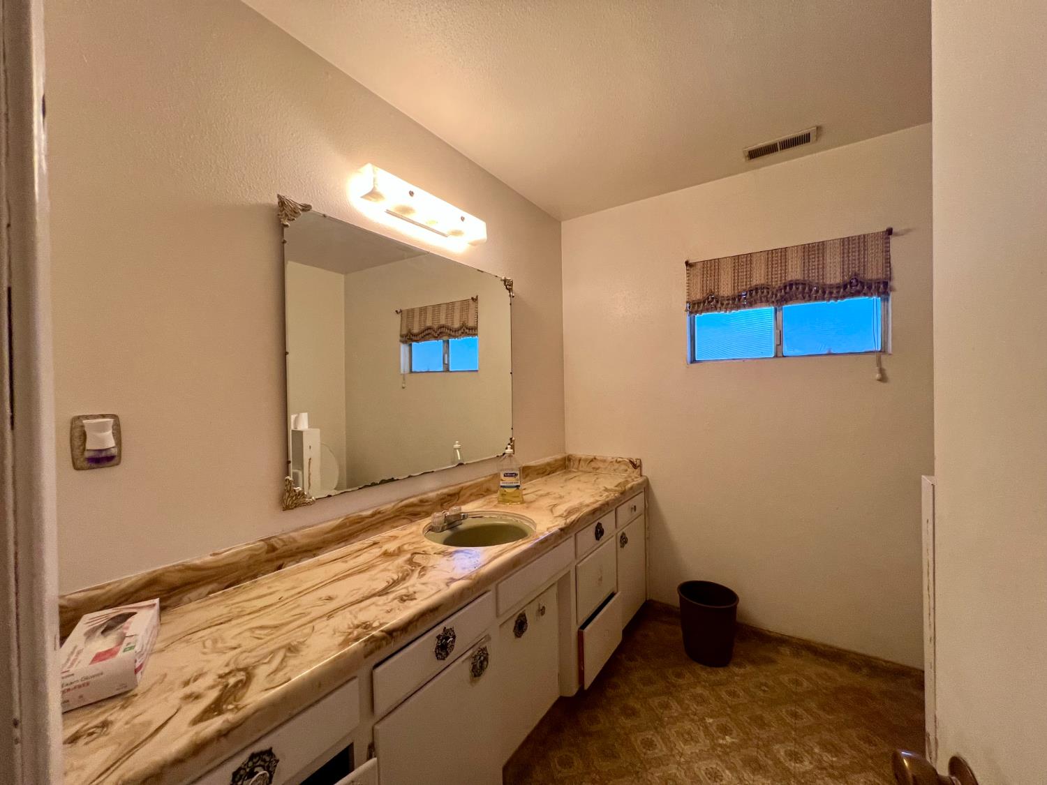 1569 E Olive Ave, Porterville, CA 93257