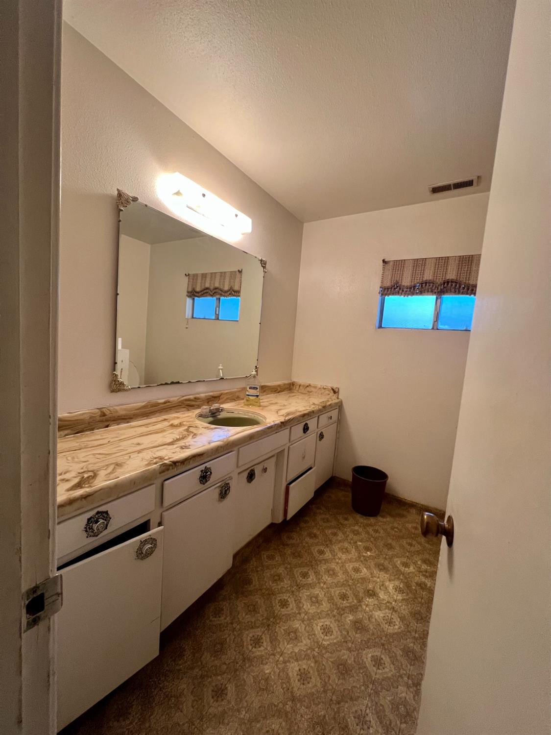 1569 E Olive Ave, Porterville, CA 93257