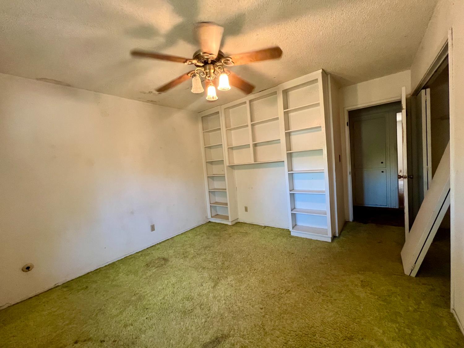 1569 E Olive Ave, Porterville, CA 93257