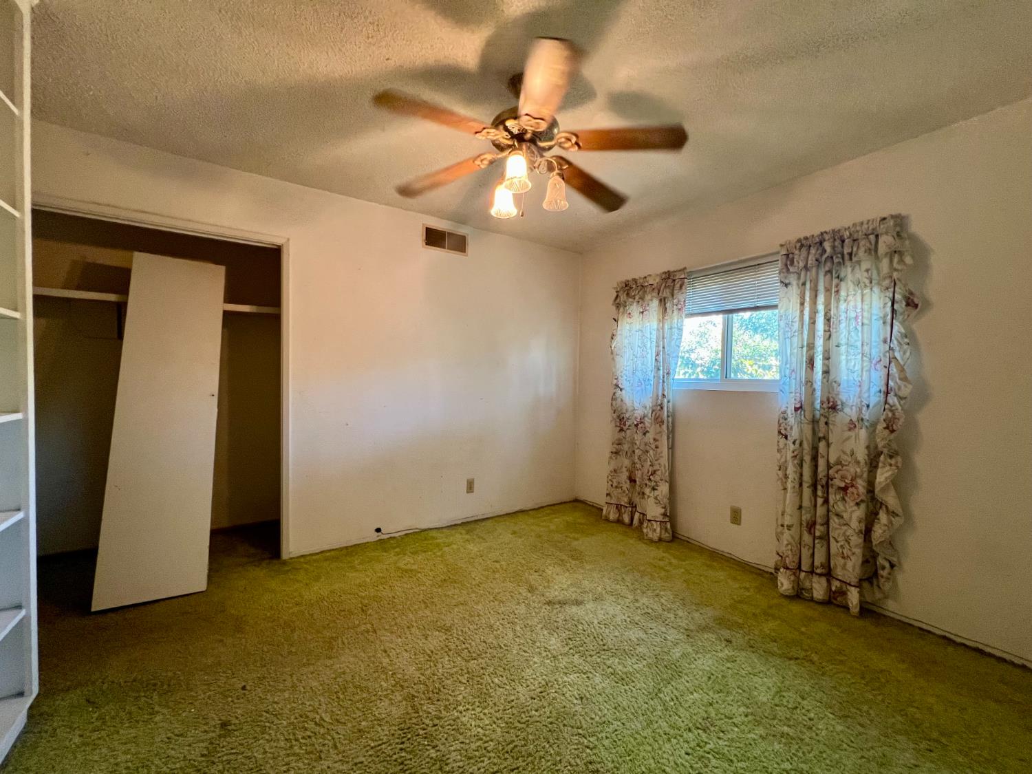 1569 E Olive Ave, Porterville, CA 93257