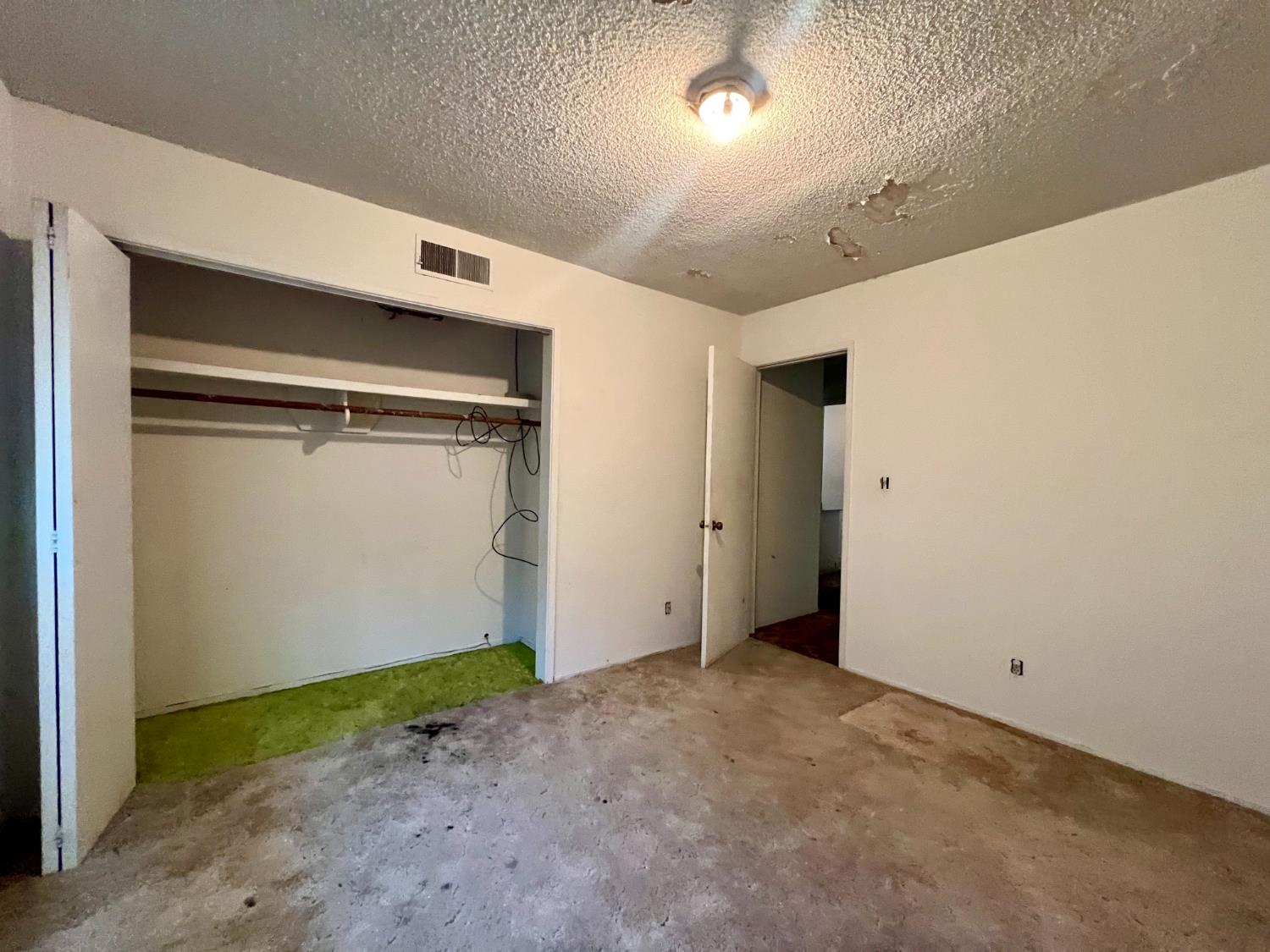 1569 E Olive Ave, Porterville, CA 93257