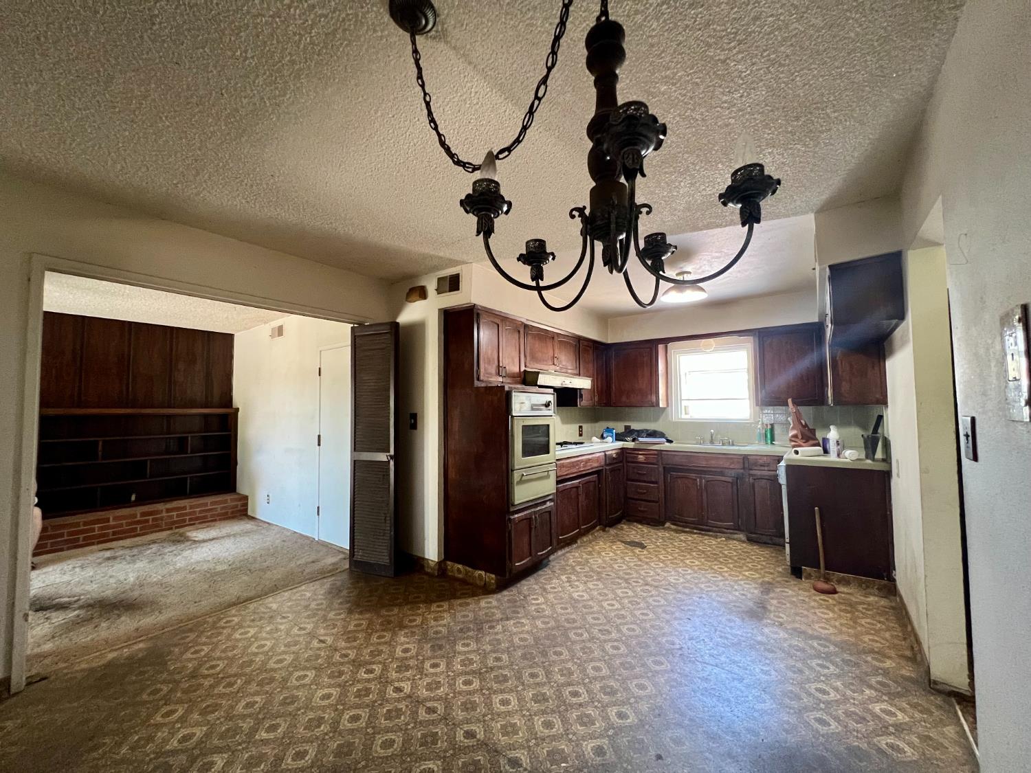 1569 E Olive Ave, Porterville, CA 93257