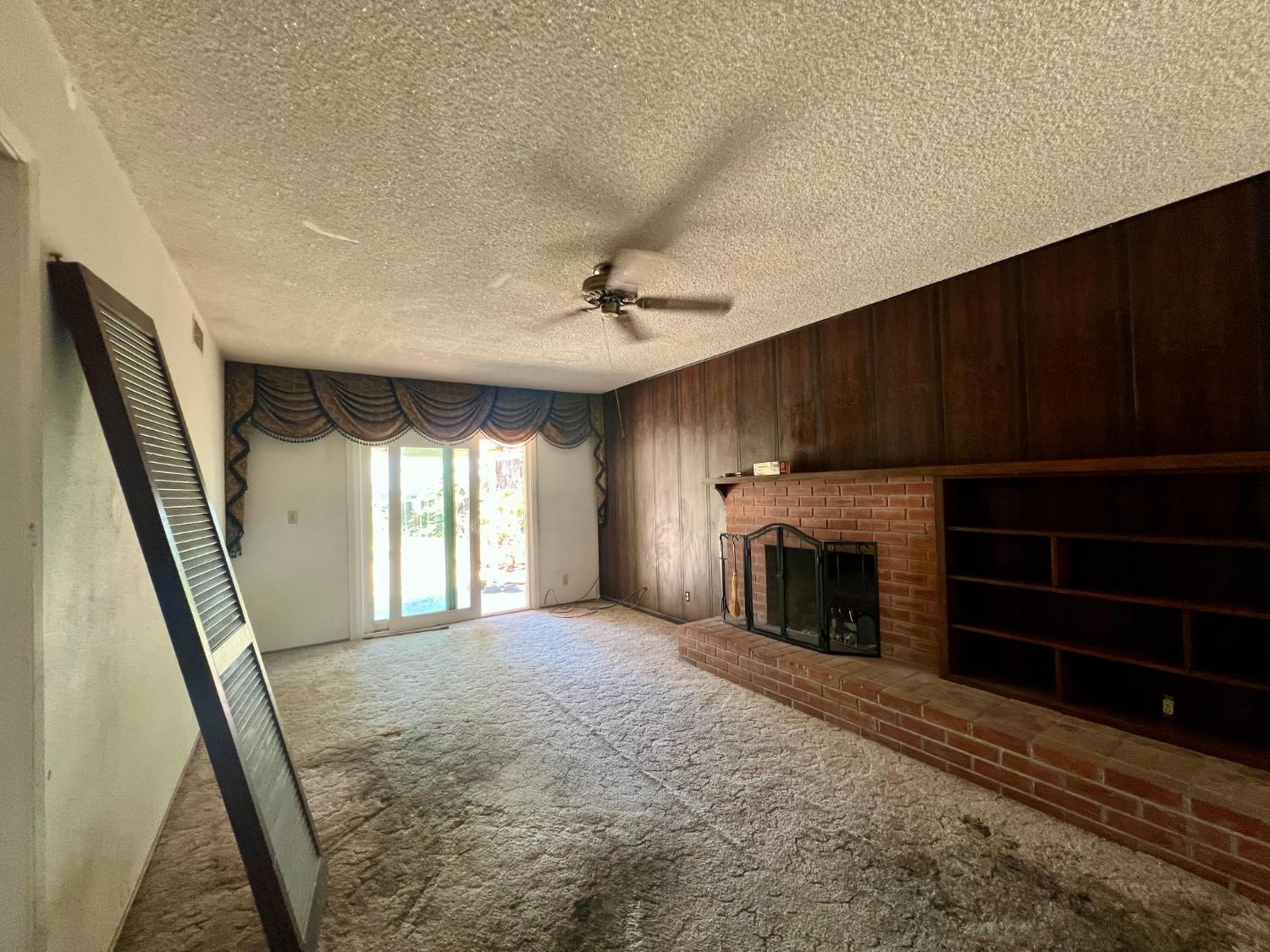 1569 E Olive Ave, Porterville, CA 93257