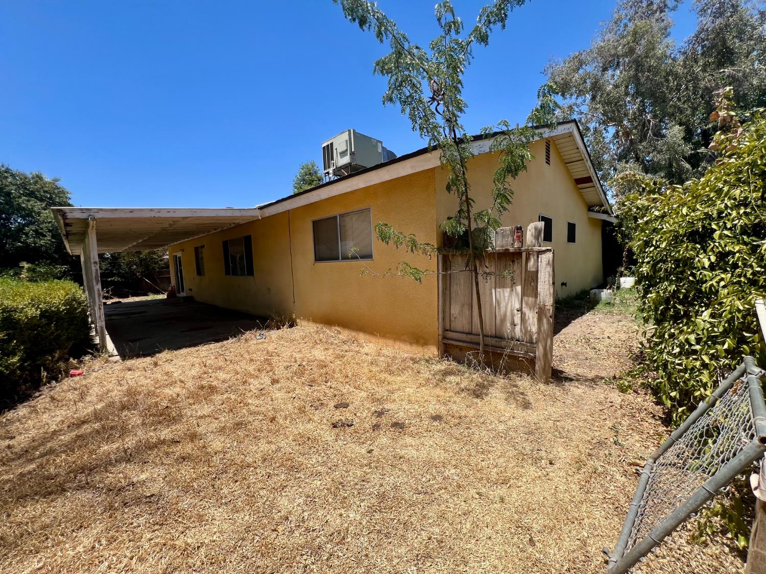 1569 E Olive Ave, Porterville, CA 93257