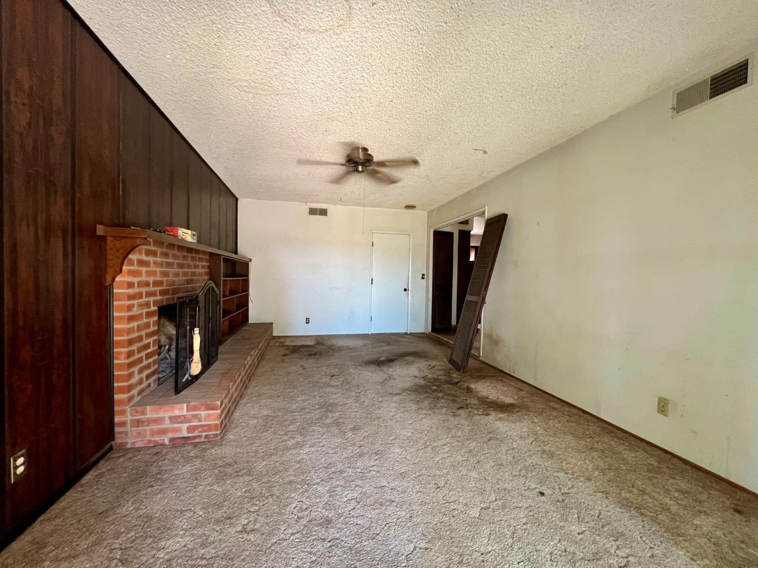 1569 E Olive Ave, Porterville, CA 93257