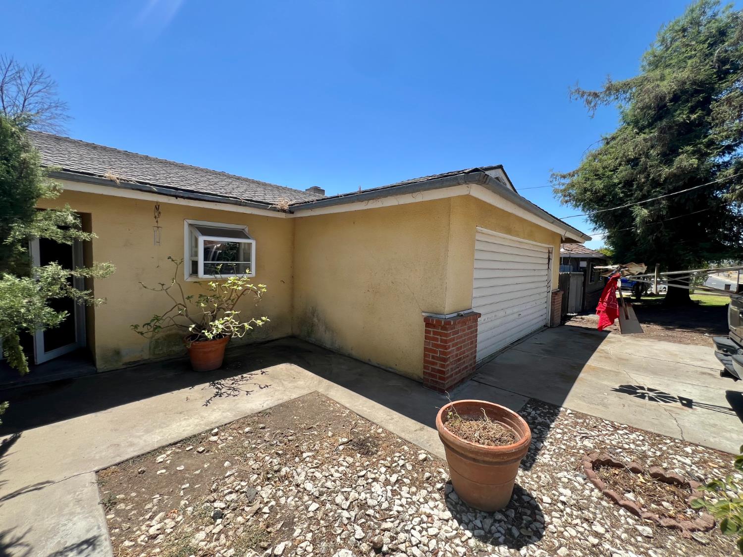 1569 E Olive Ave, Porterville, CA 93257