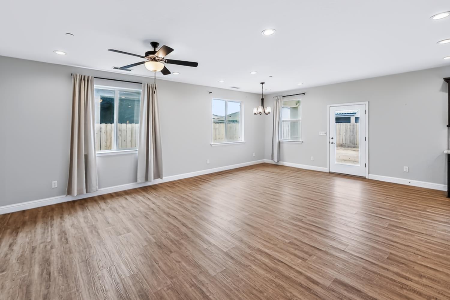 1140 Wasatch Dr, Madera, CA 93638