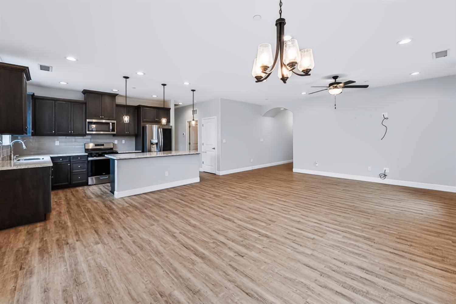 1140 Wasatch Dr, Madera, CA 93638