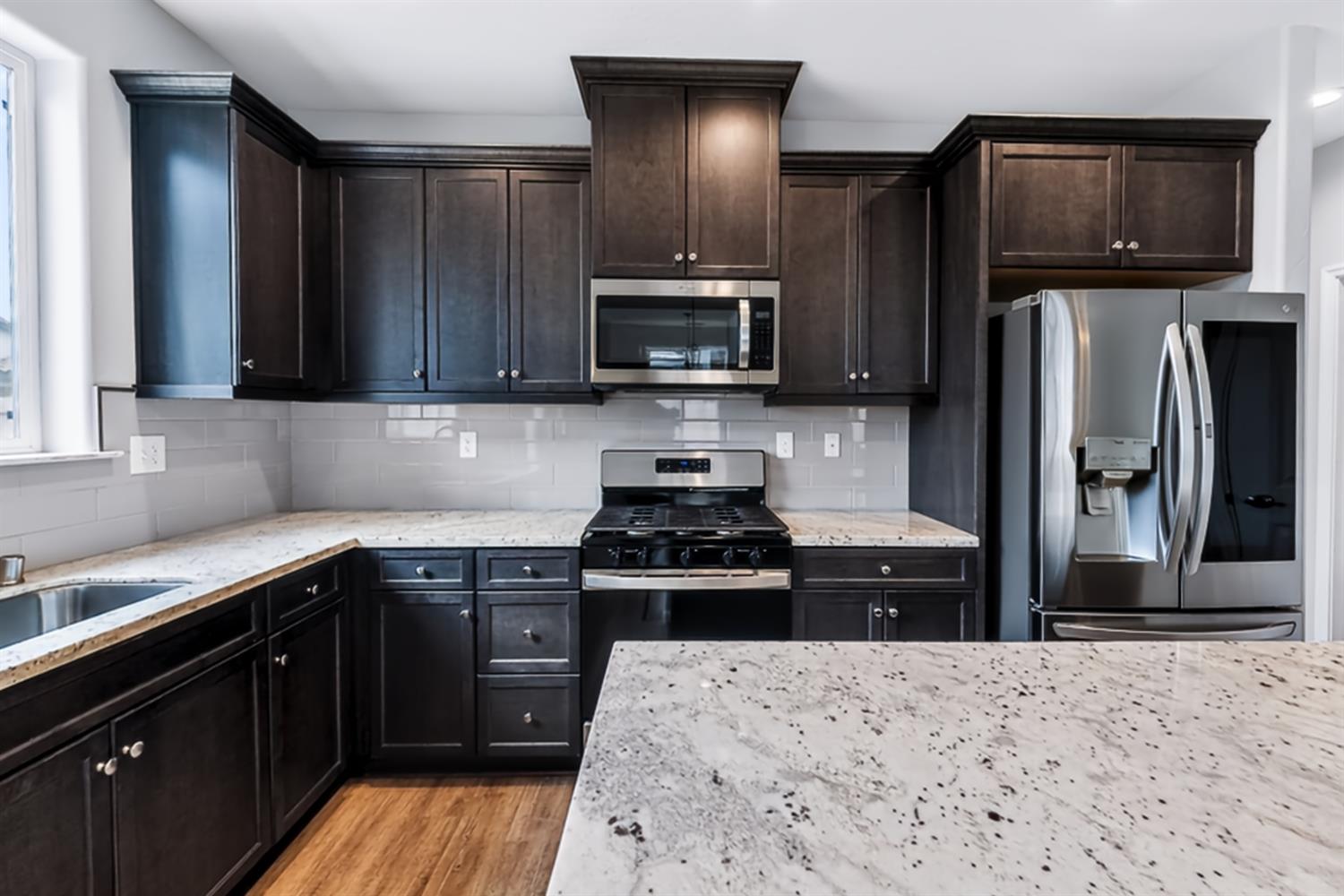 1140 Wasatch Dr, Madera, CA 93638