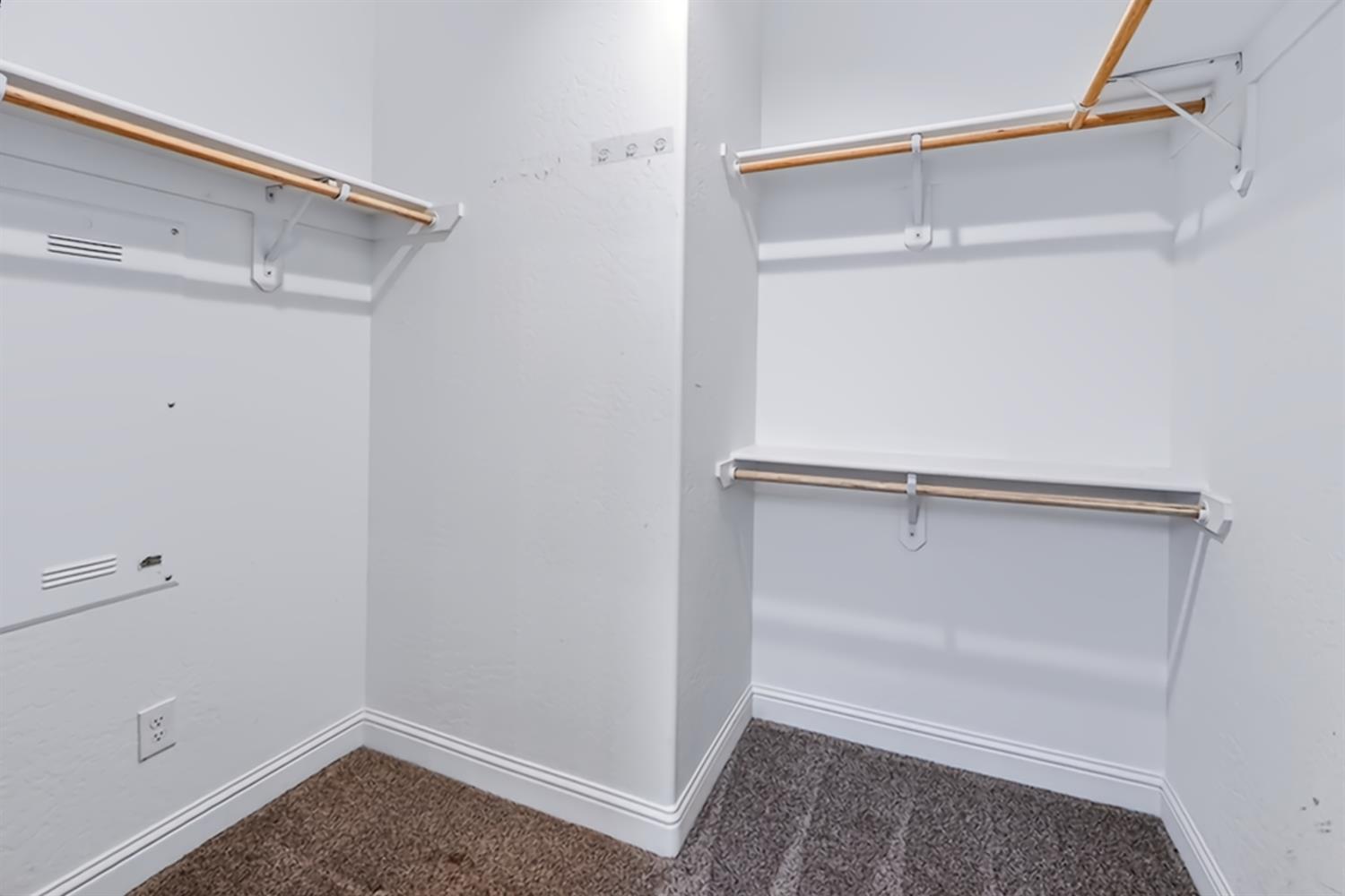1140 Wasatch Dr, Madera, CA 93638