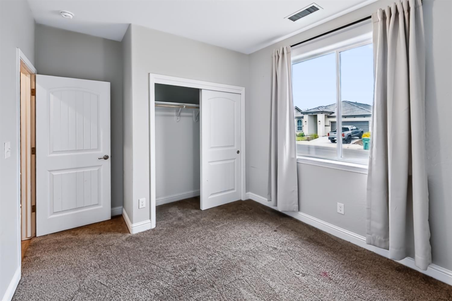 1140 Wasatch Dr, Madera, CA 93638