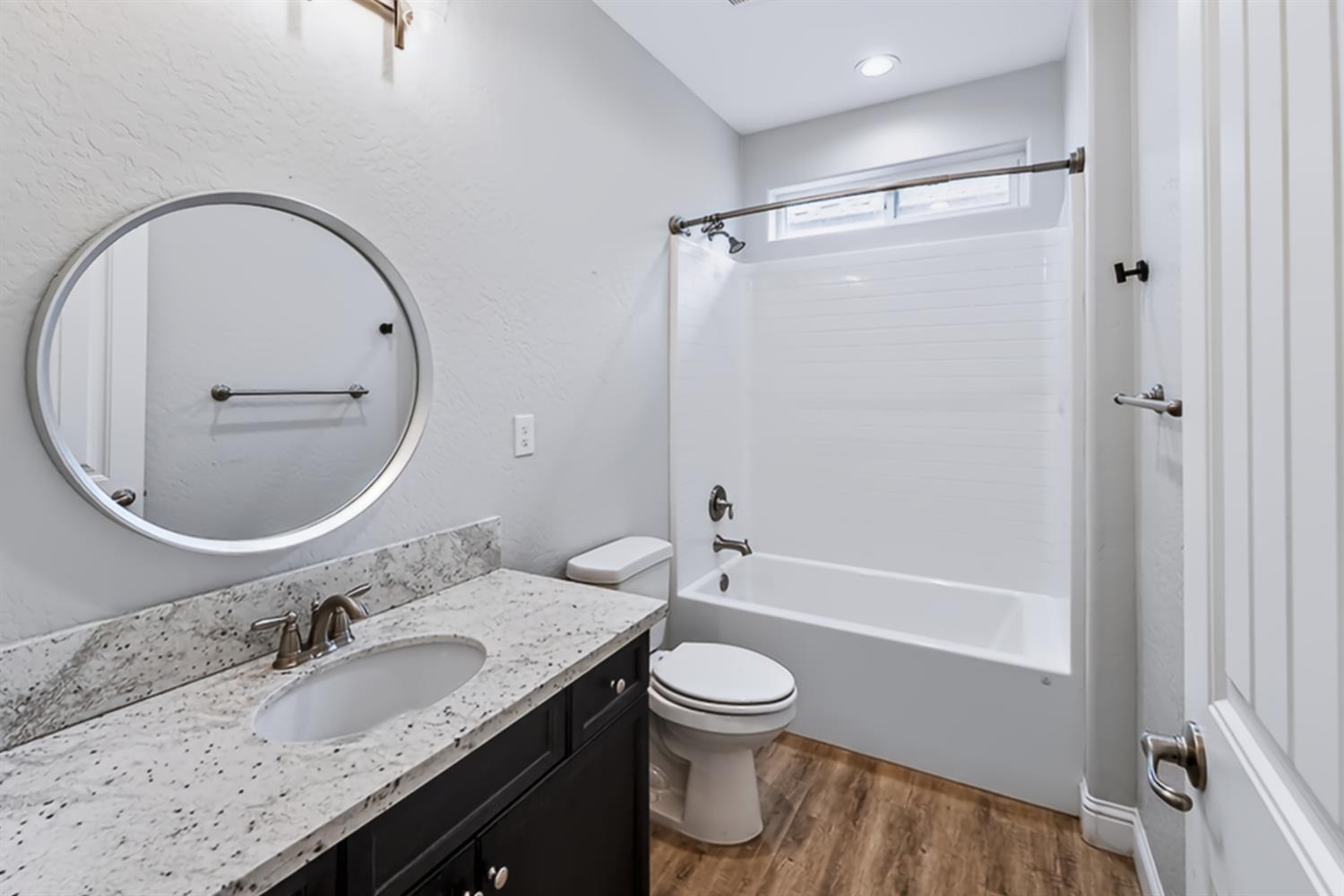 1140 Wasatch Dr, Madera, CA 93638
