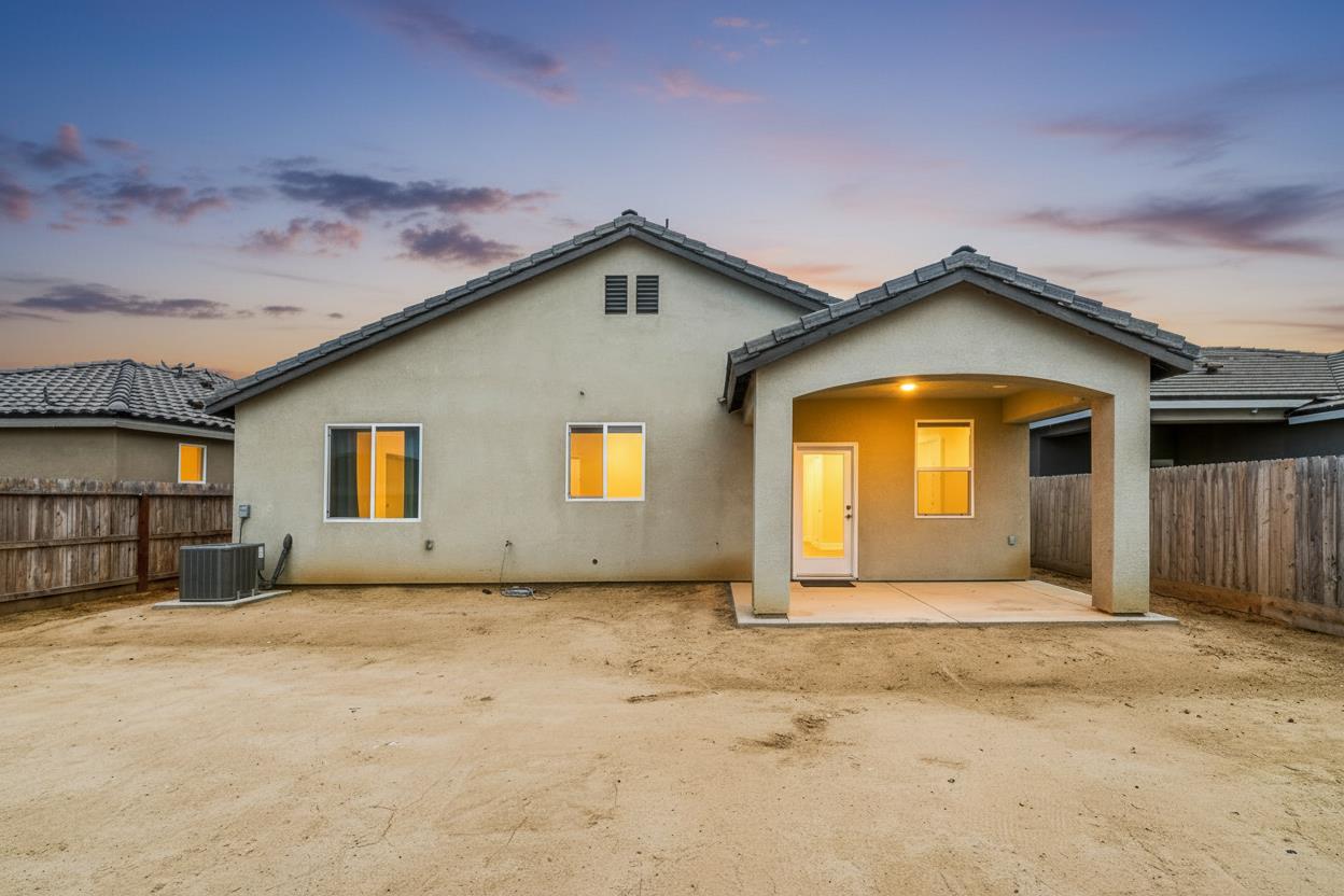 1140 Wasatch Dr, Madera, CA 93638
