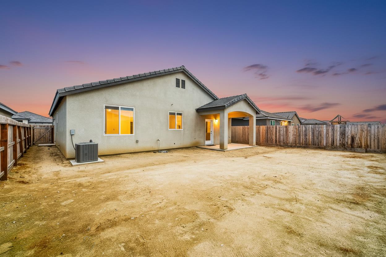 1140 Wasatch Dr, Madera, CA 93638
