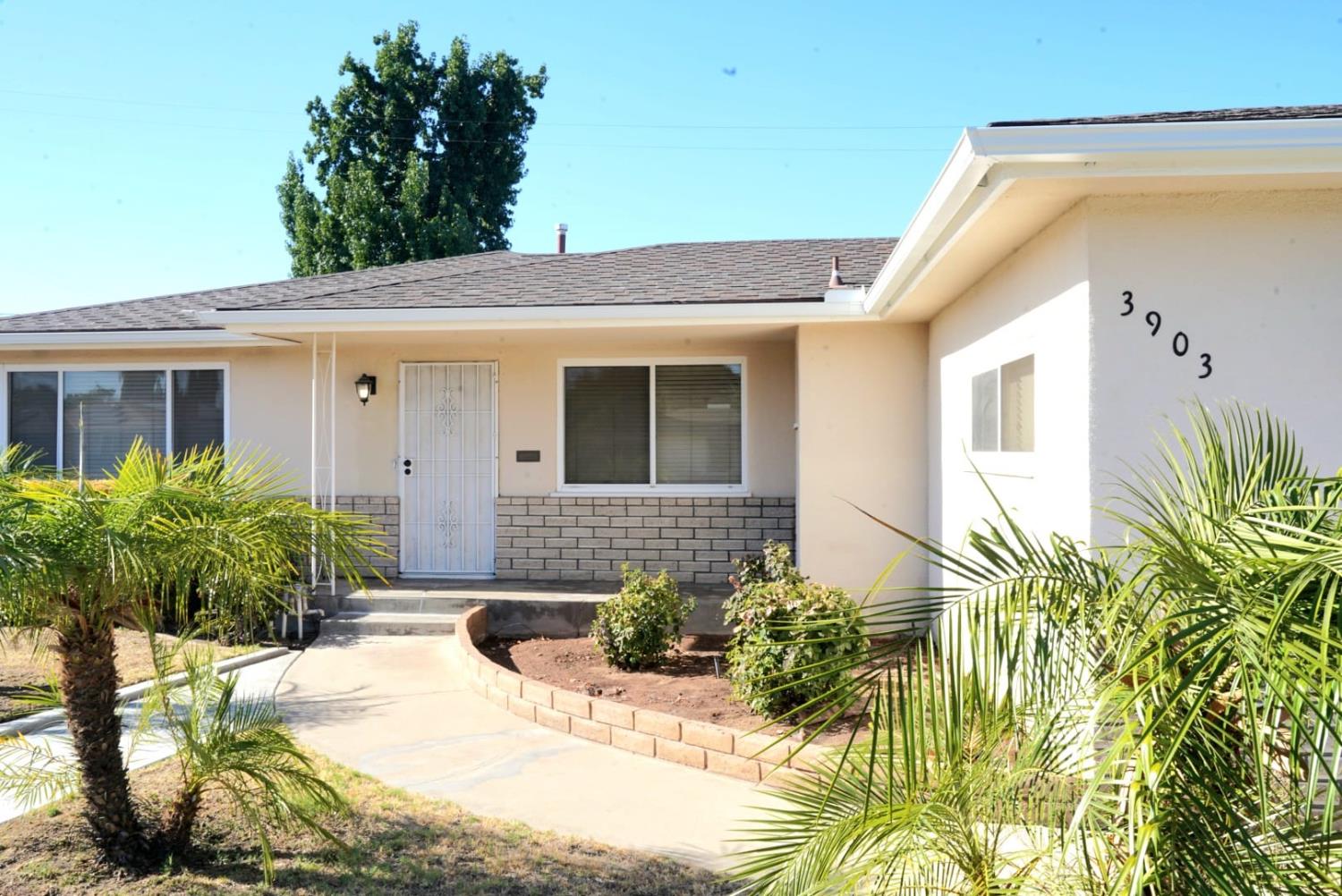 3903 E Bellaire Way, Fresno, CA 93726