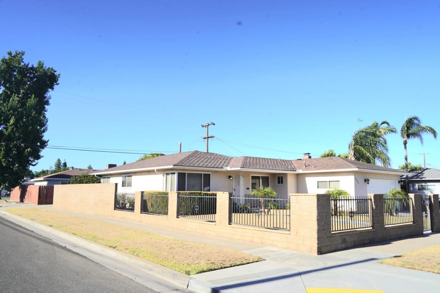3903 E Bellaire Way, Fresno, CA 93726