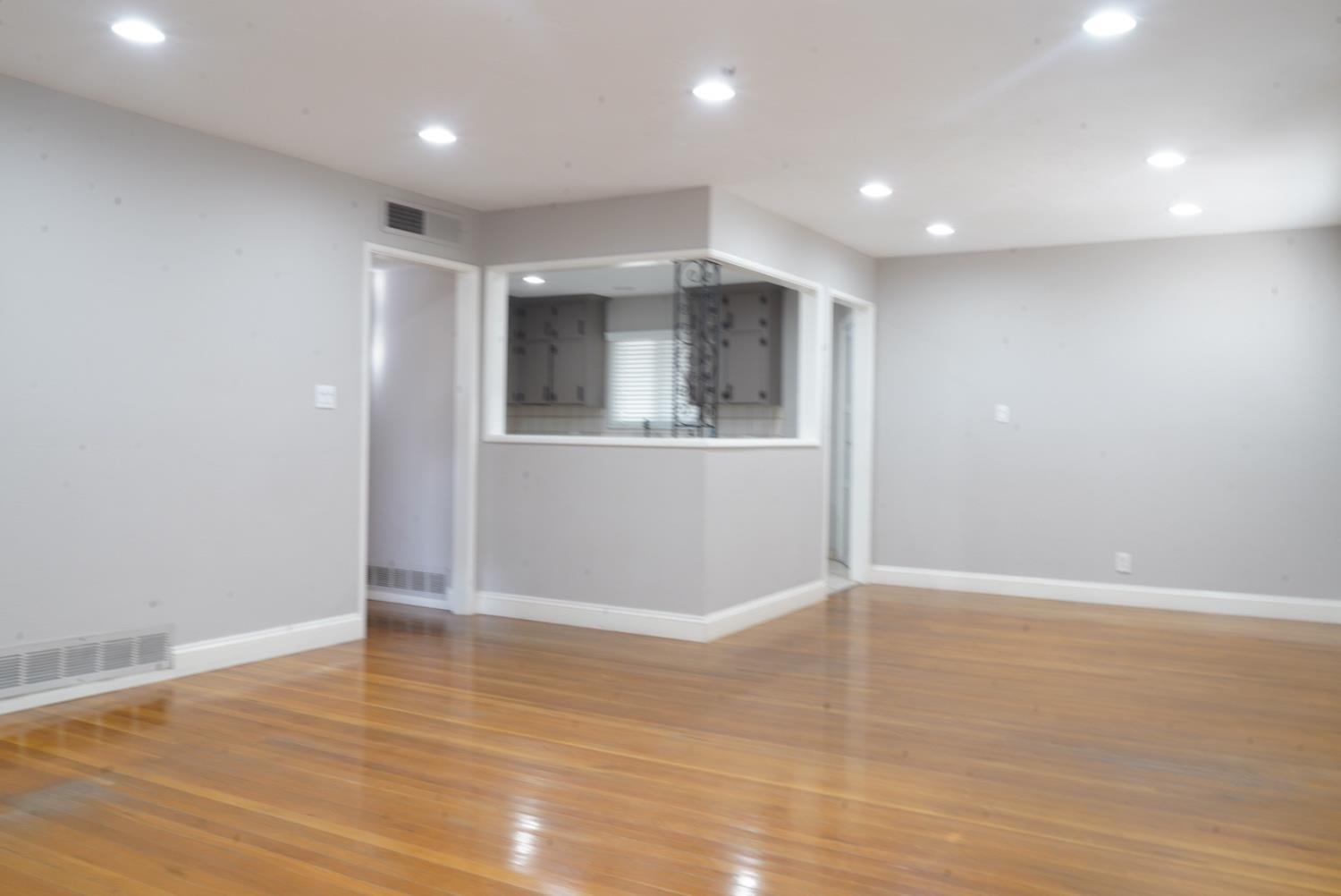 3903 E Bellaire Way, Fresno, CA 93726
