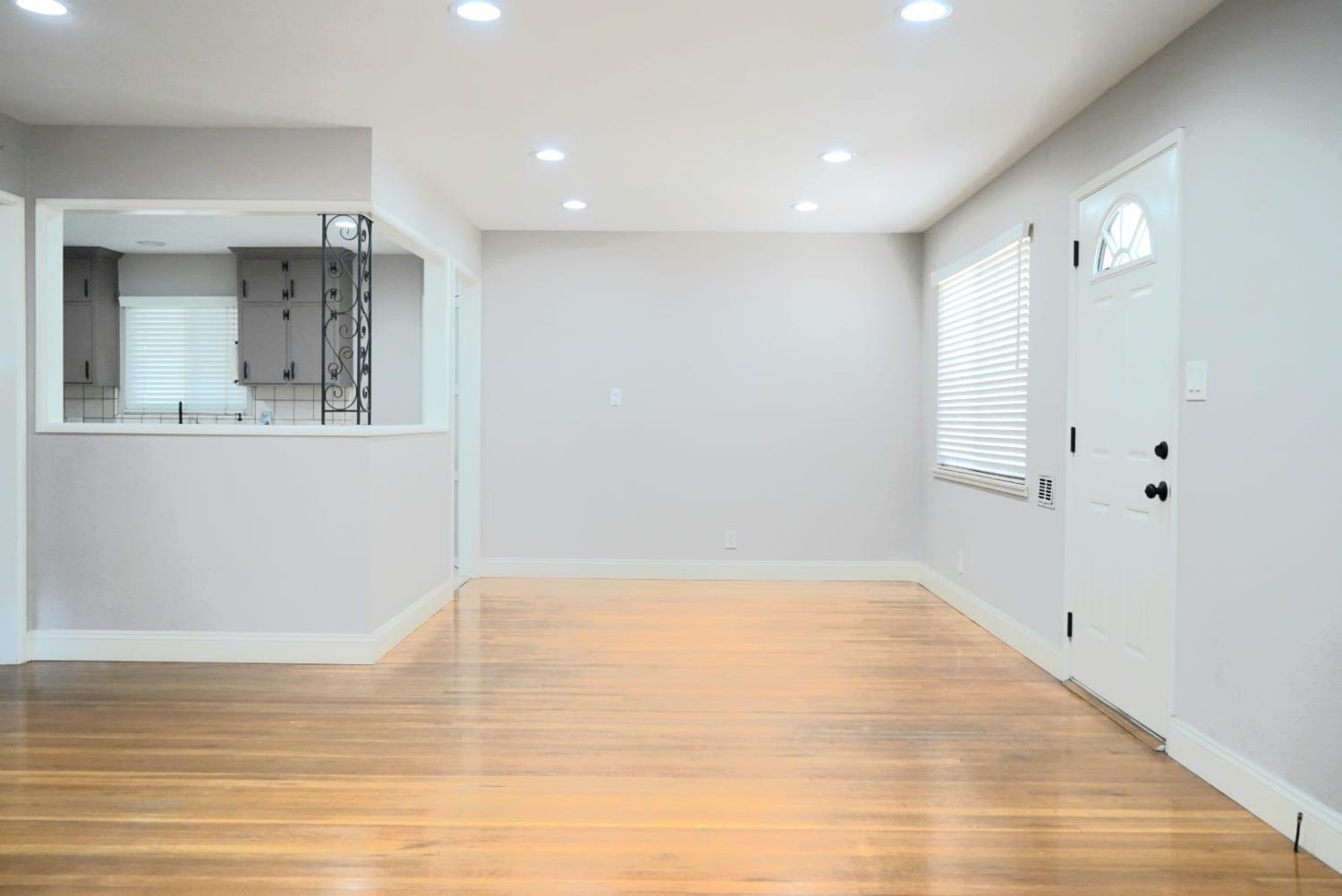 3903 E Bellaire Way, Fresno, CA 93726