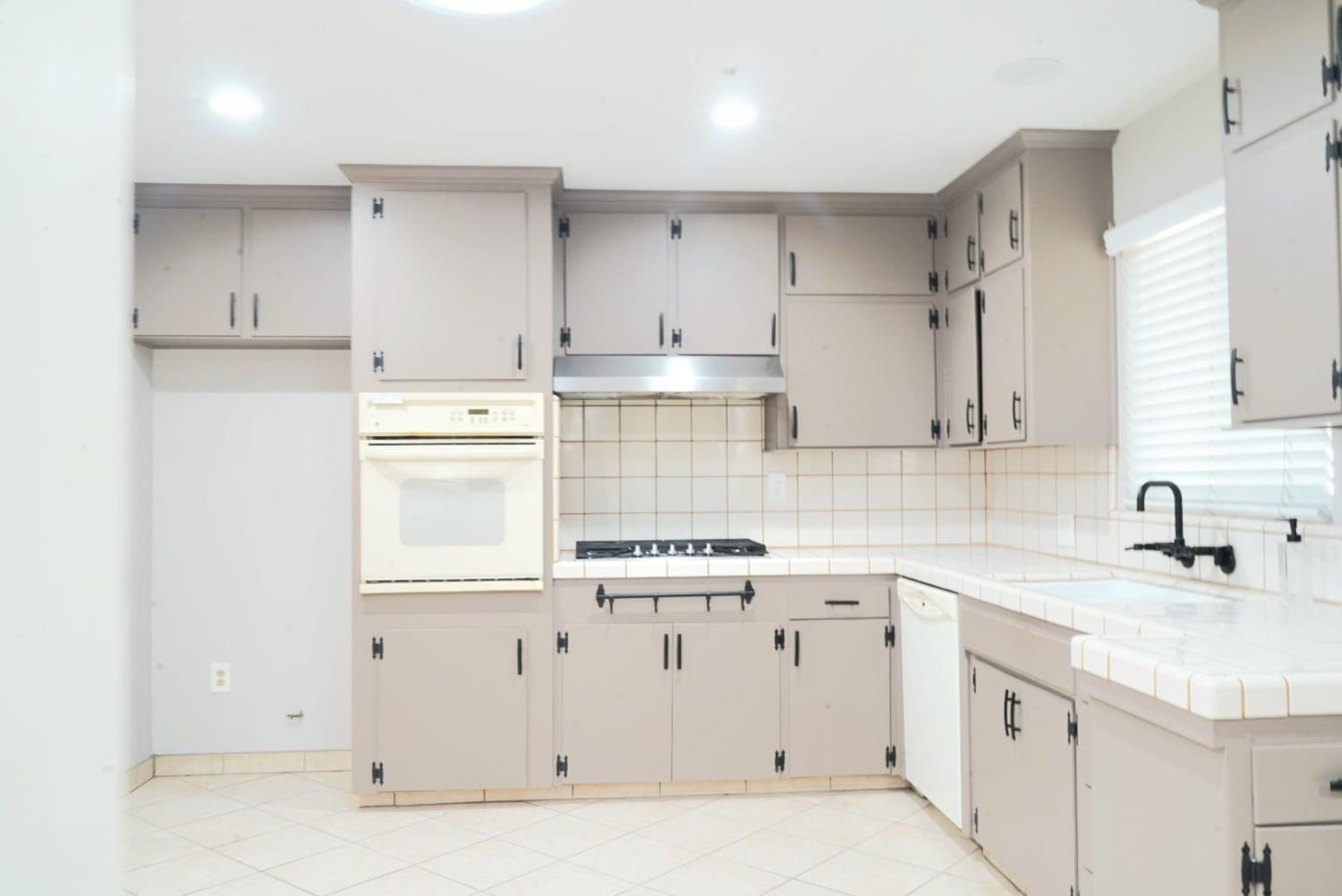 3903 E Bellaire Way, Fresno, CA 93726