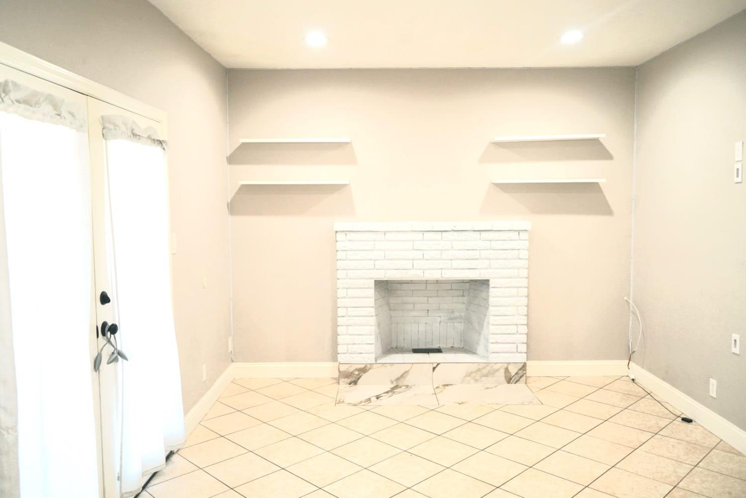 3903 E Bellaire Way, Fresno, CA 93726