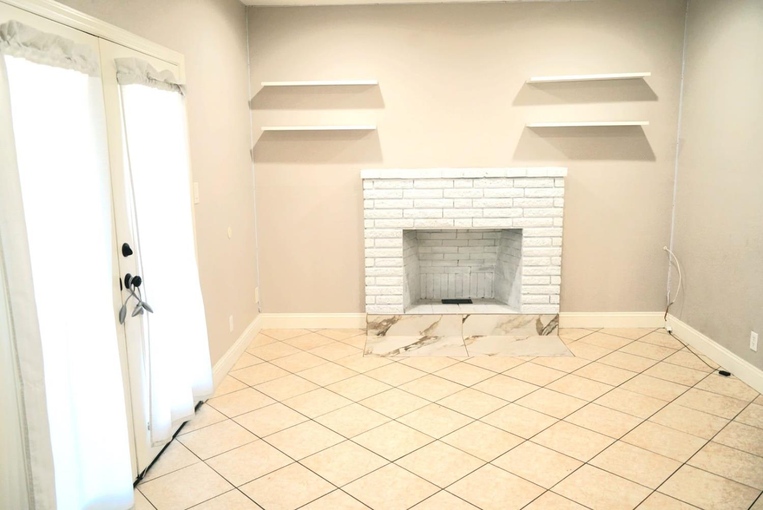 3903 E Bellaire Way, Fresno, CA 93726