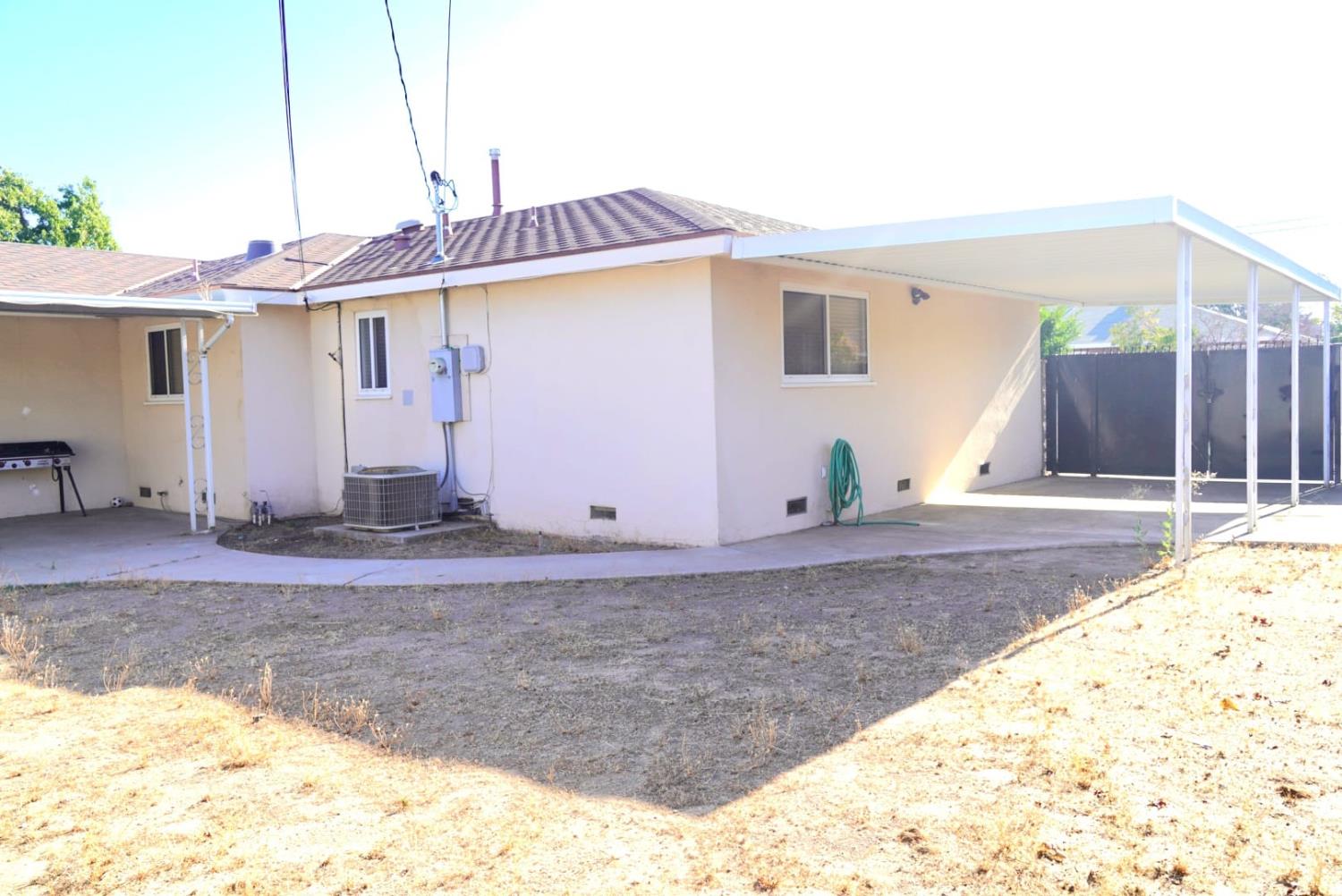 3903 E Bellaire Way, Fresno, CA 93726