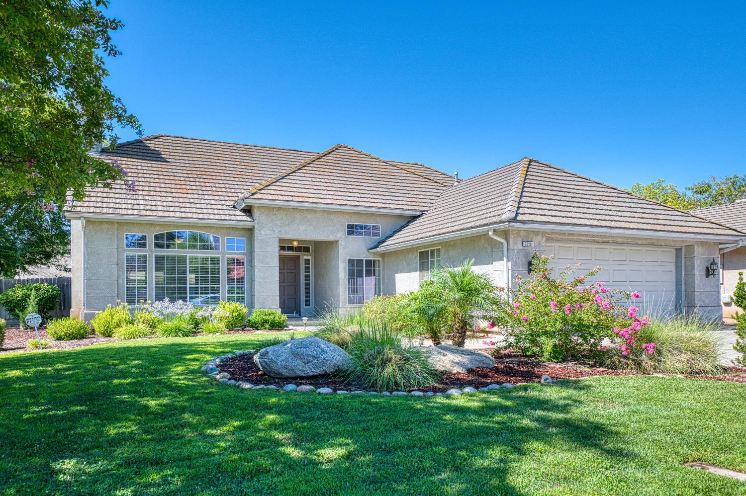 2231 E Pryor Dr, Fresno, CA 93720