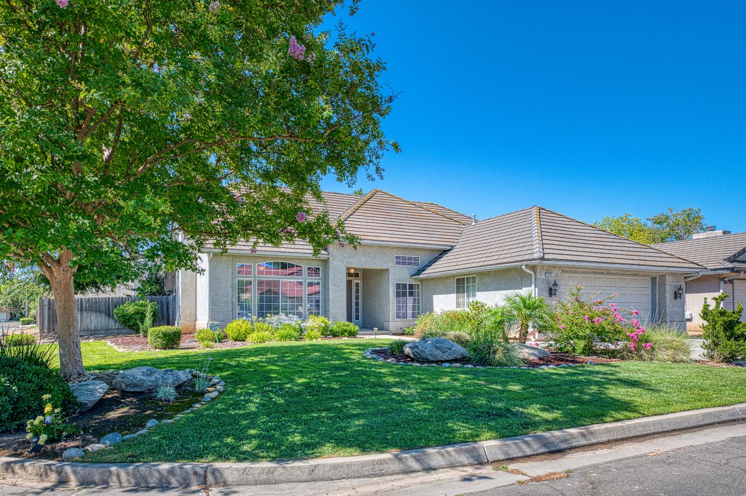2231 E Pryor Dr, Fresno, CA 93720