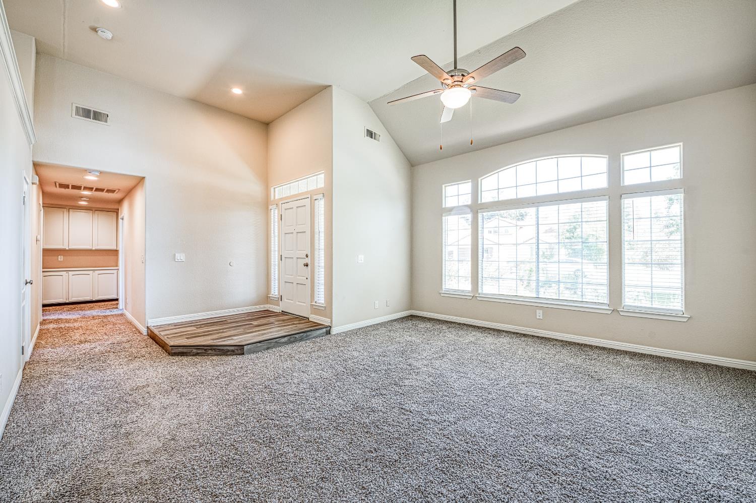 2231 E Pryor Dr, Fresno, CA 93720