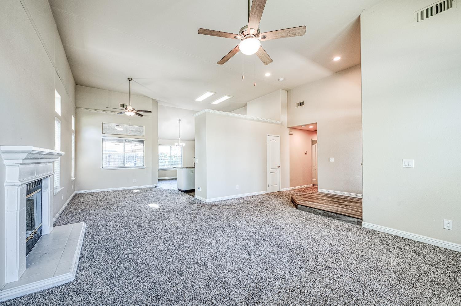 2231 E Pryor Dr, Fresno, CA 93720