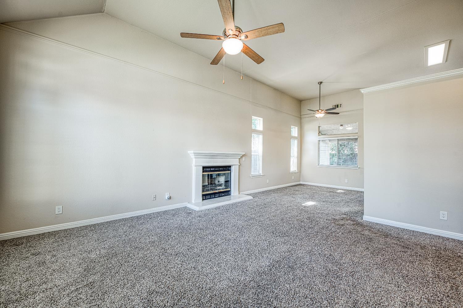 2231 E Pryor Dr, Fresno, CA 93720
