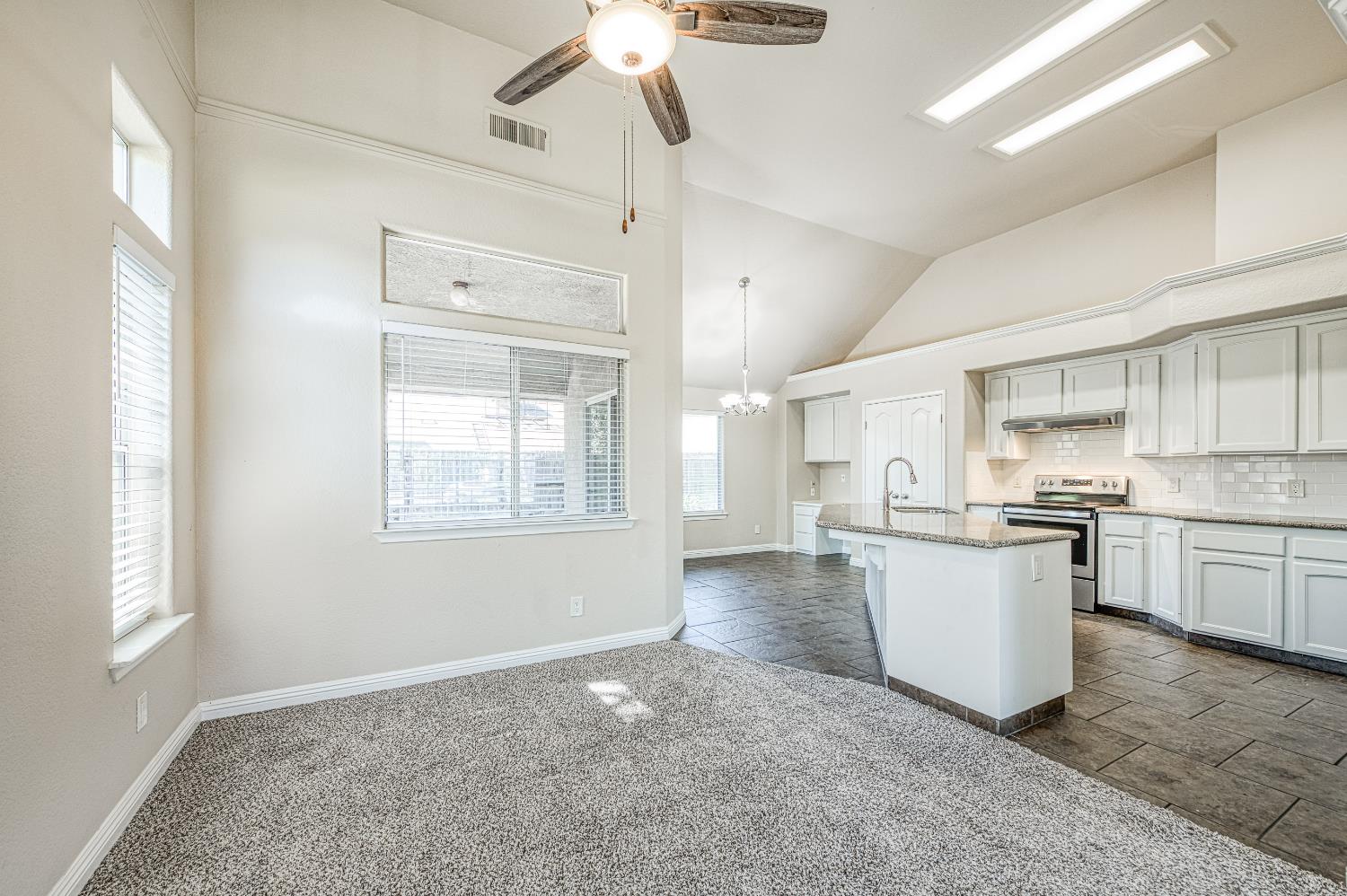 2231 E Pryor Dr, Fresno, CA 93720