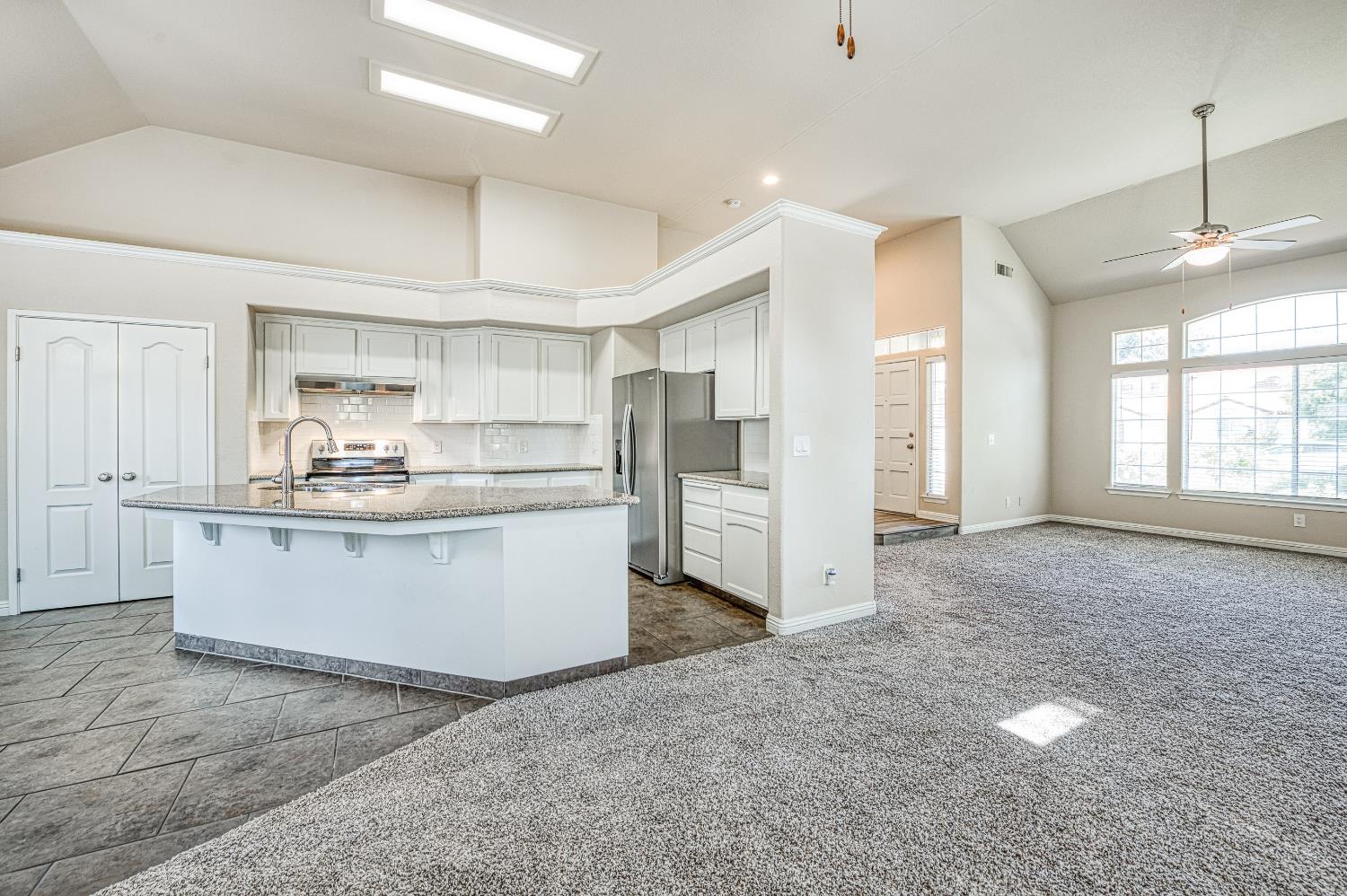 2231 E Pryor Dr, Fresno, CA 93720
