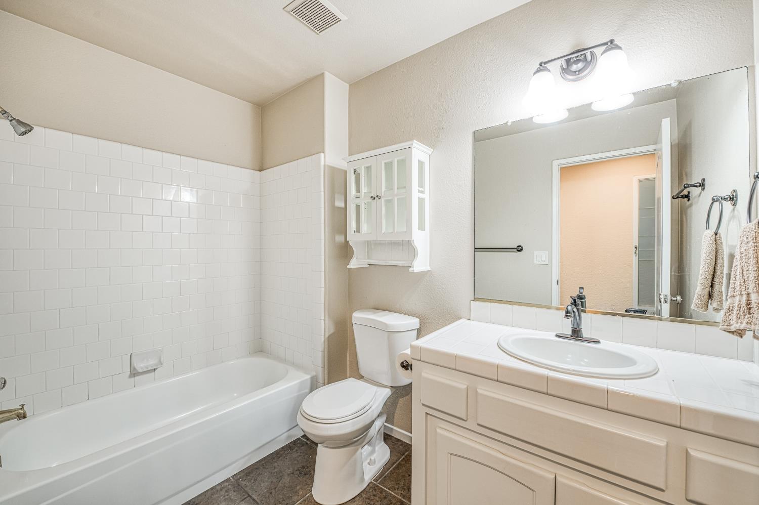 2231 E Pryor Dr, Fresno, CA 93720