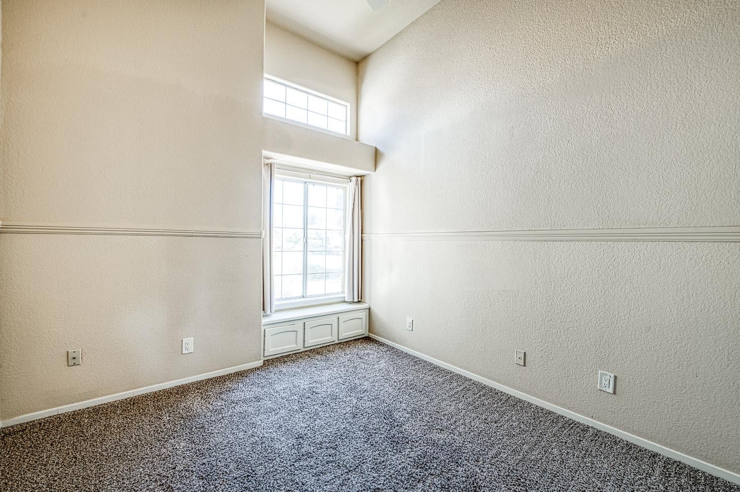 2231 E Pryor Dr, Fresno, CA 93720