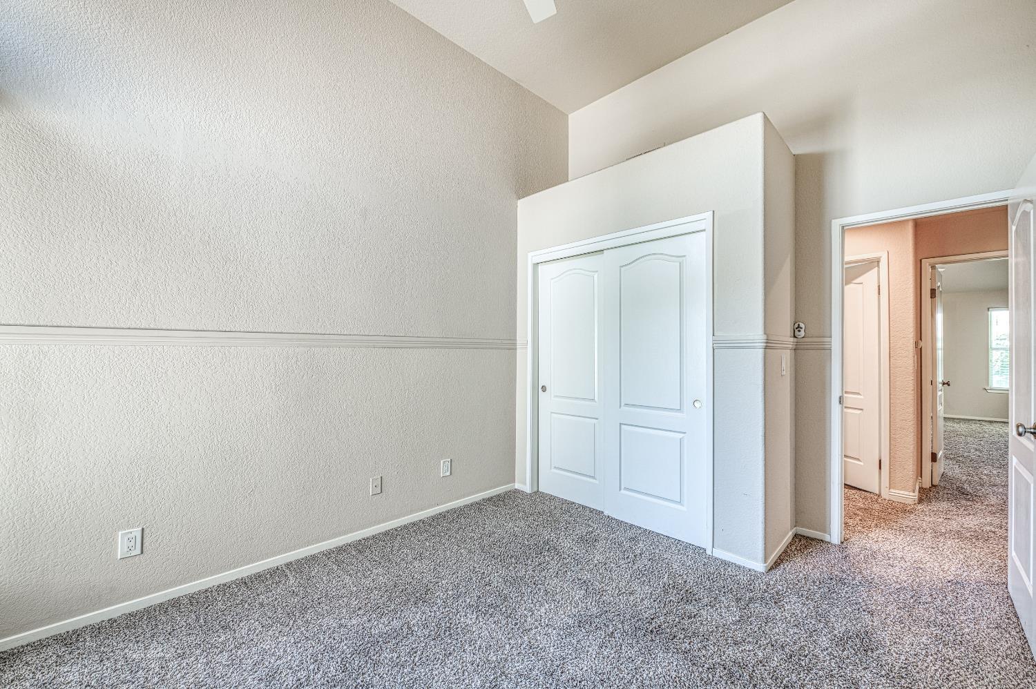 2231 E Pryor Dr, Fresno, CA 93720