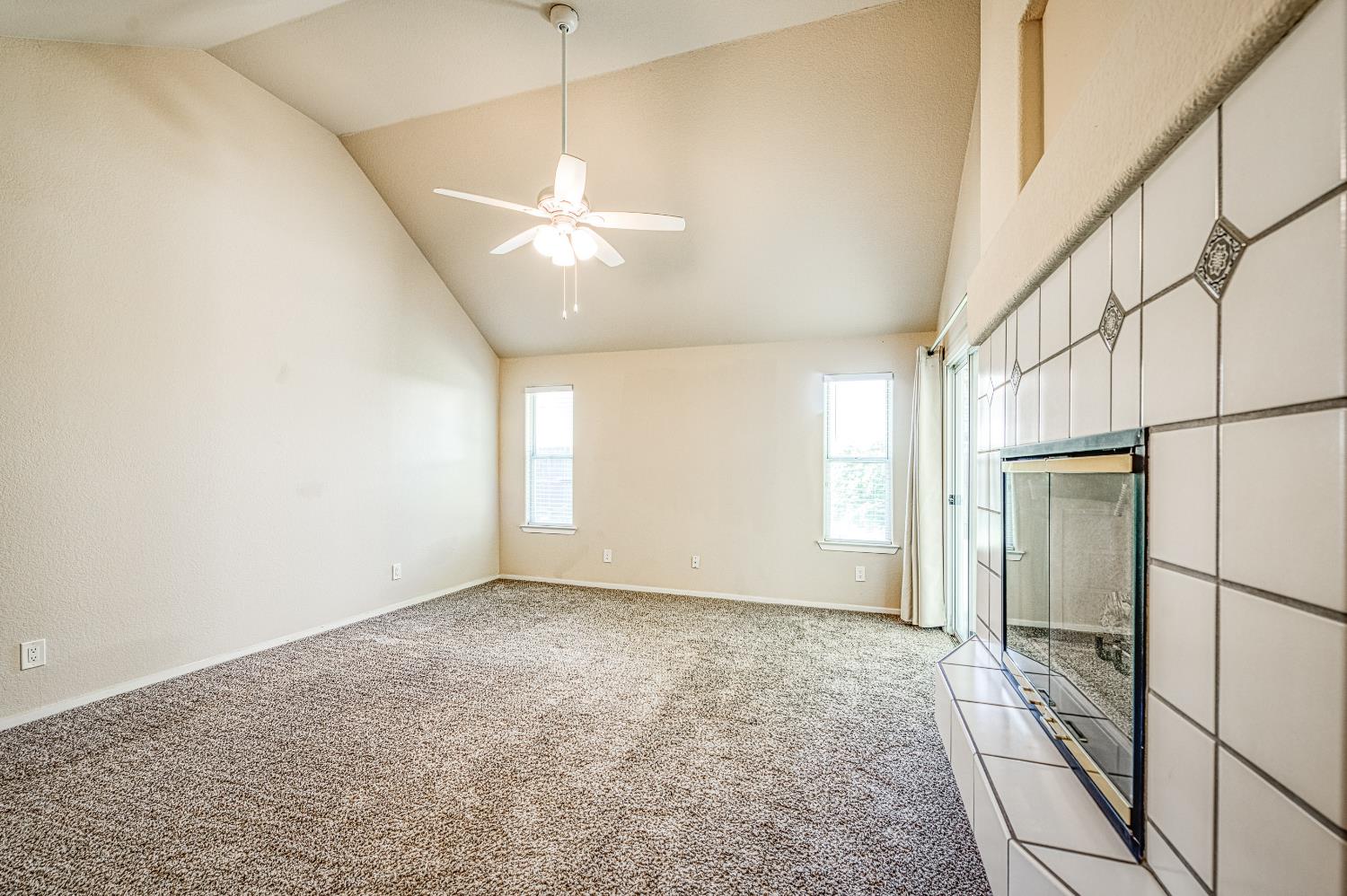 2231 E Pryor Dr, Fresno, CA 93720