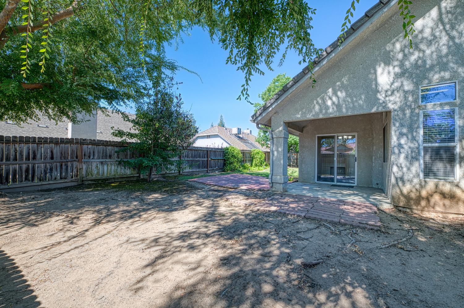 2231 E Pryor Dr, Fresno, CA 93720