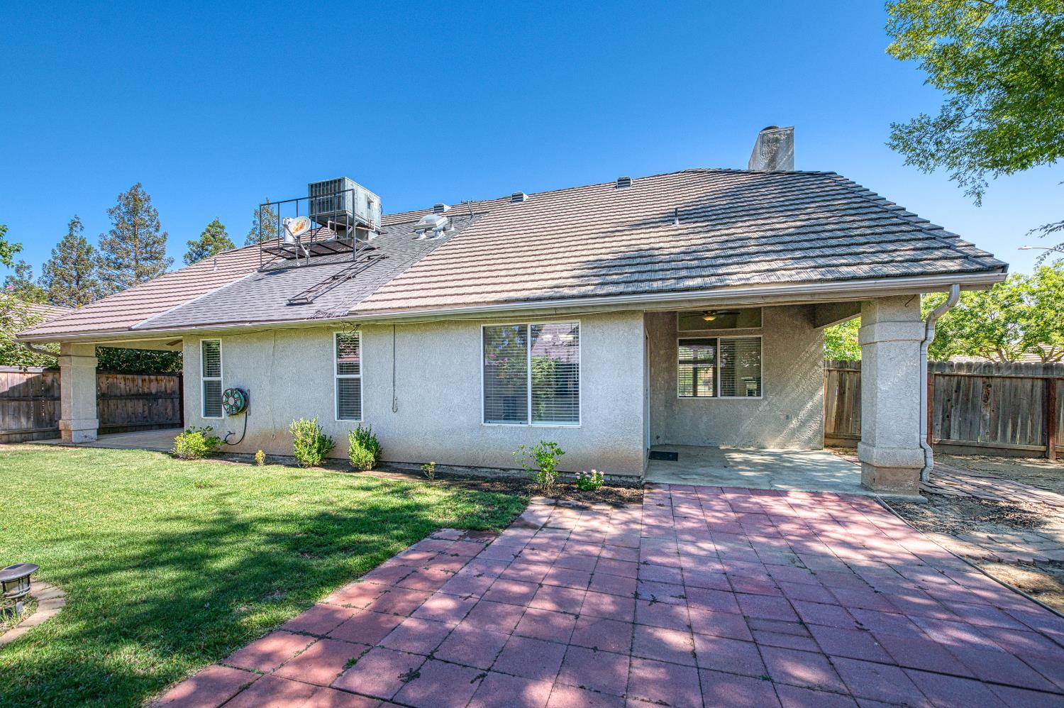 2231 E Pryor Dr, Fresno, CA 93720