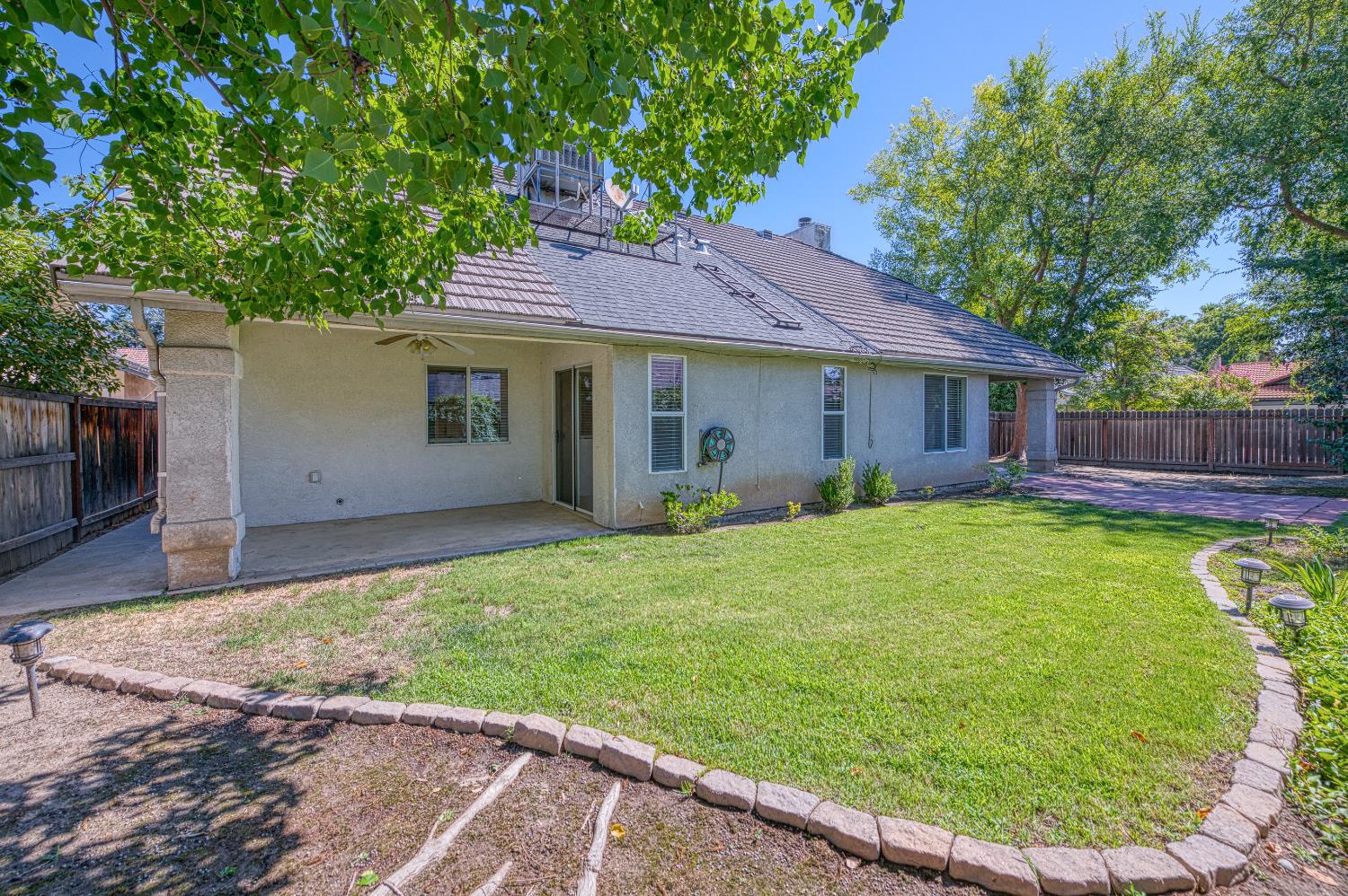 2231 E Pryor Dr, Fresno, CA 93720