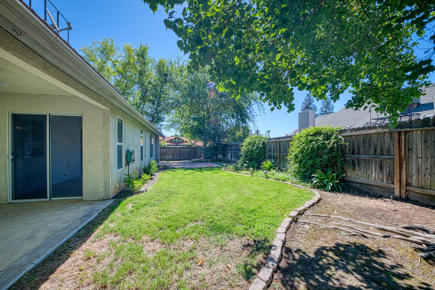 2231 E Pryor Dr, Fresno, CA 93720