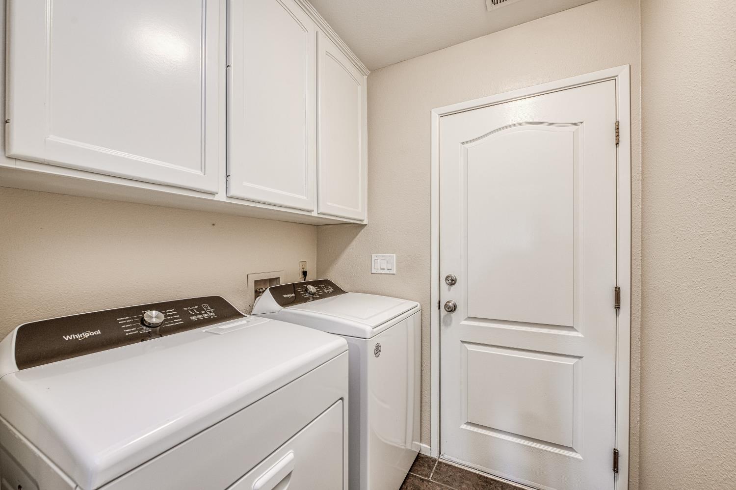 2231 E Pryor Dr, Fresno, CA 93720