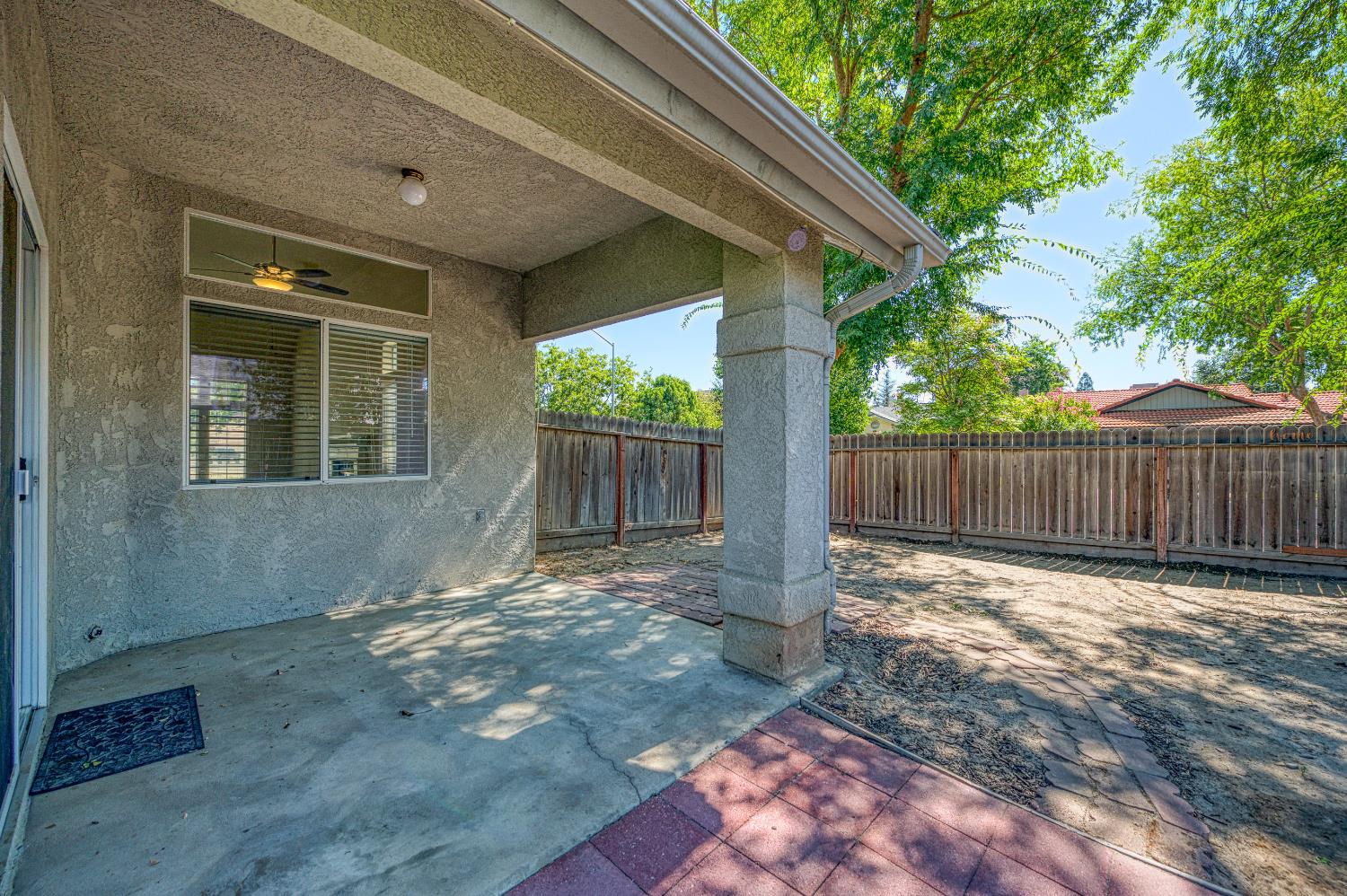 2231 E Pryor Dr, Fresno, CA 93720