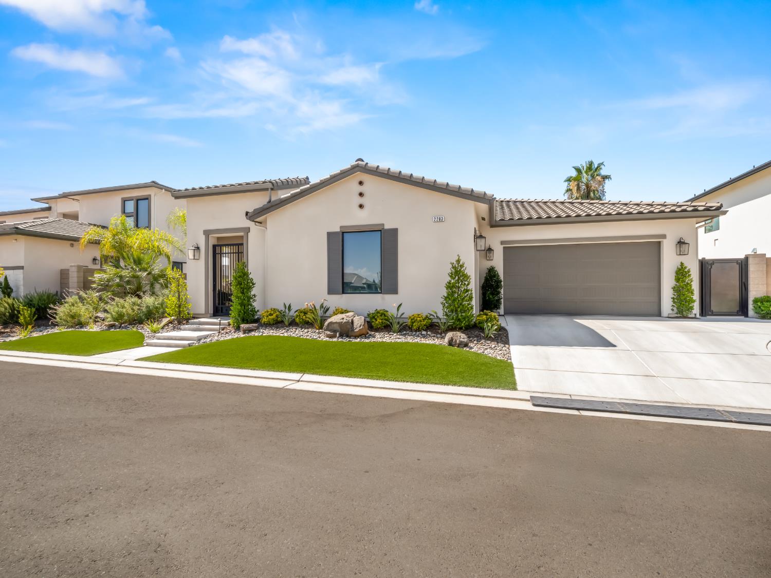 2283 E Courtside Dr, Fresno, CA 93730