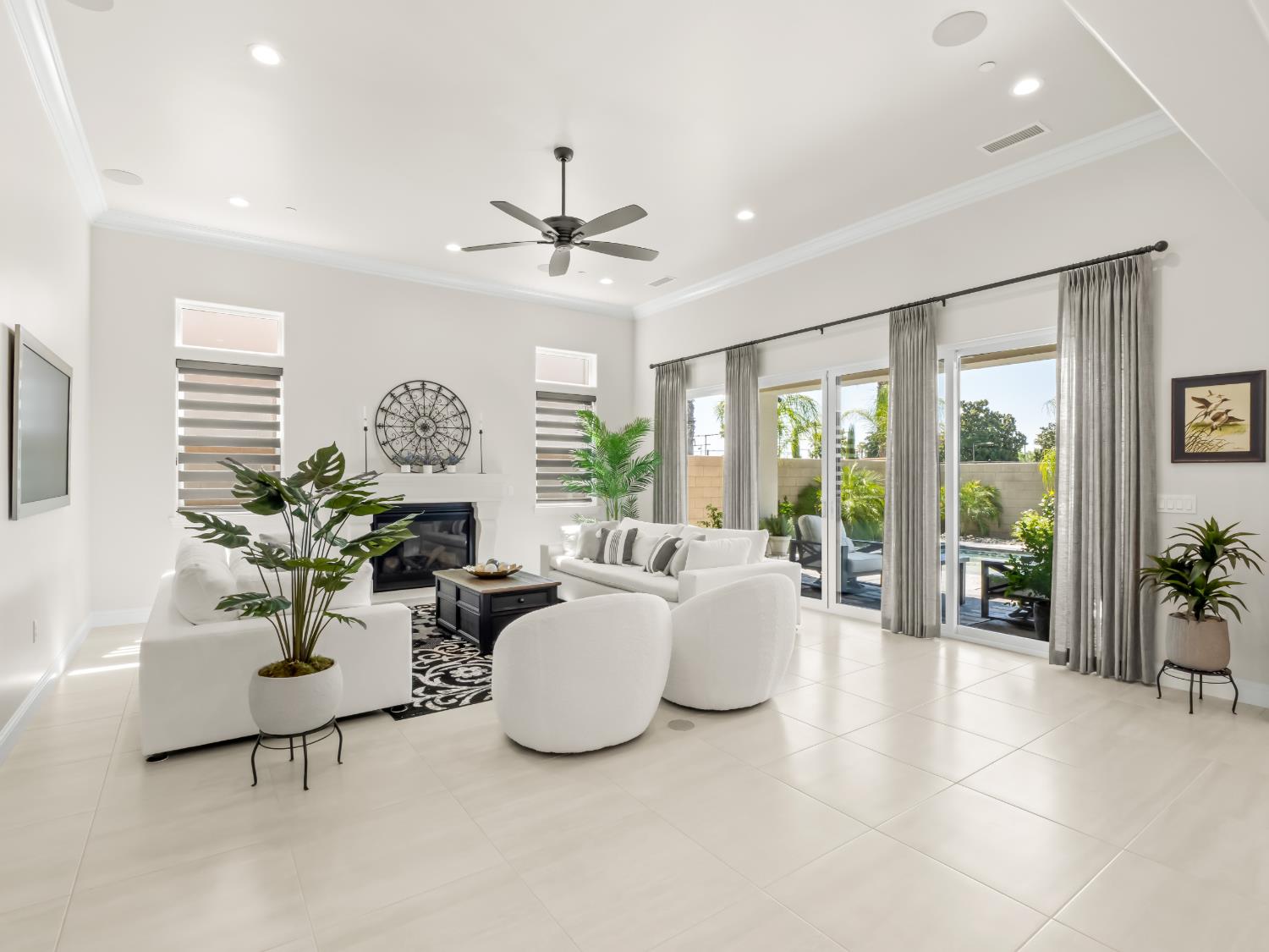 2283 E Courtside Dr, Fresno, CA 93730