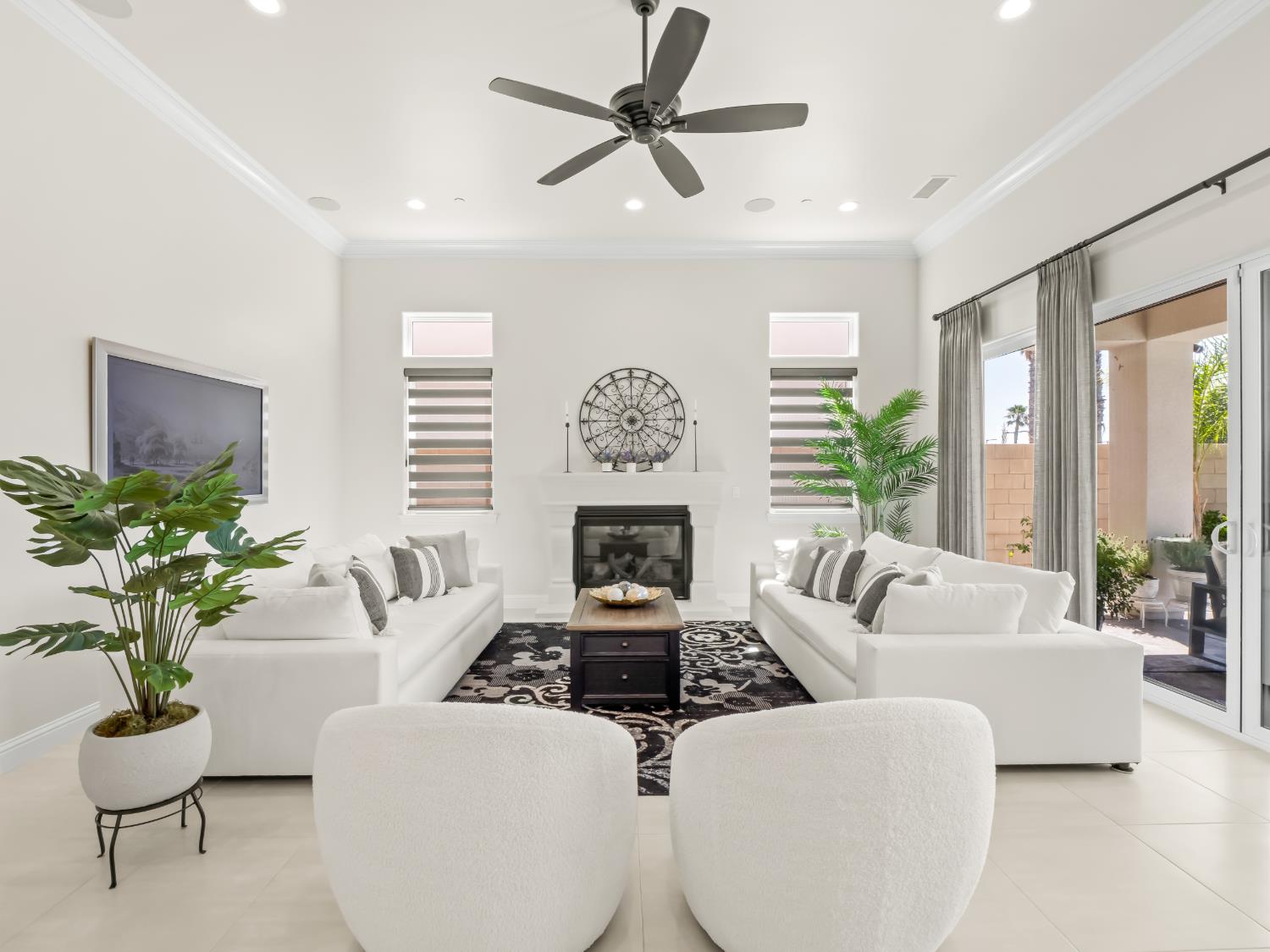 2283 E Courtside Dr, Fresno, CA 93730