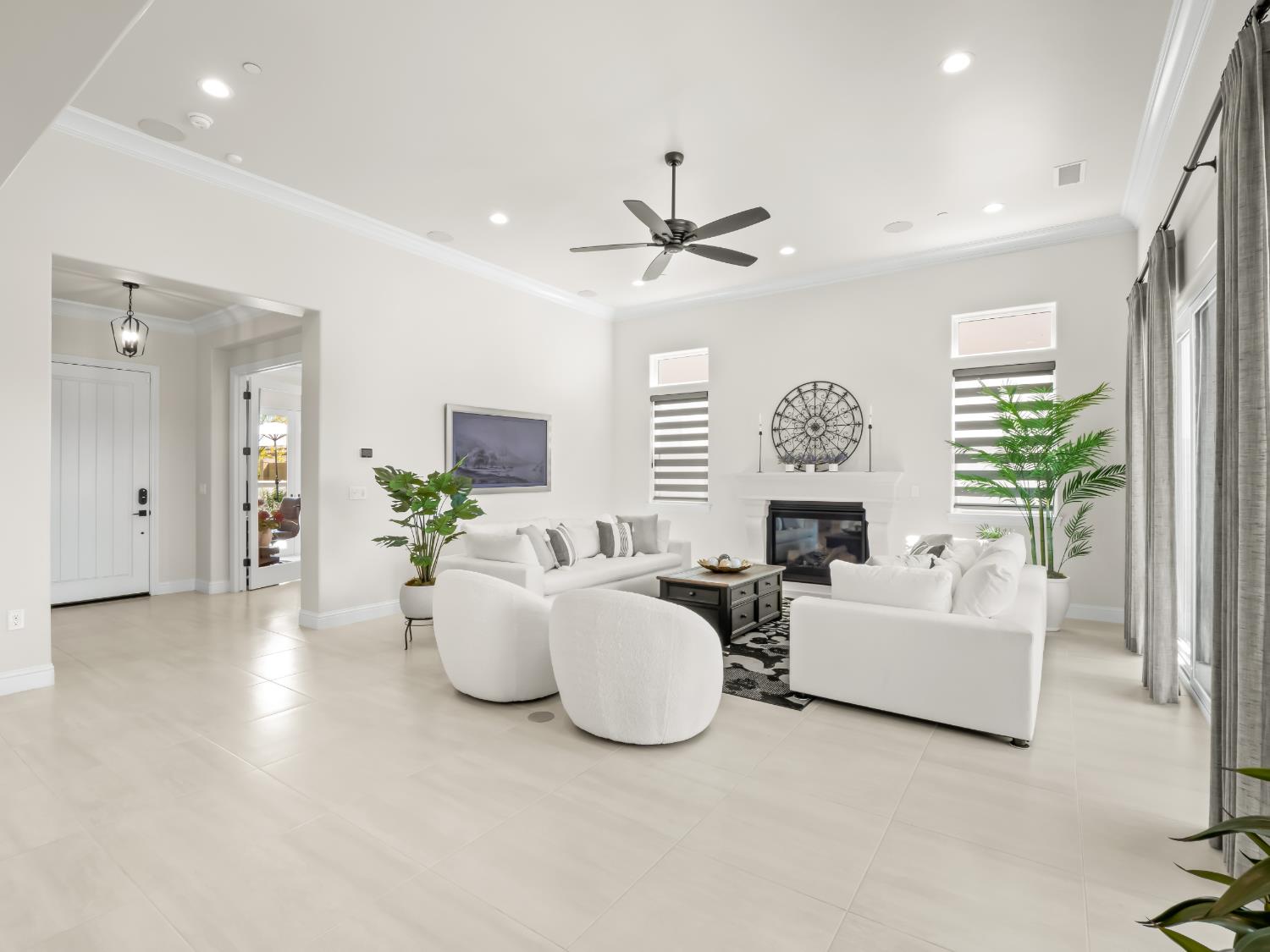 2283 E Courtside Dr, Fresno, CA 93730