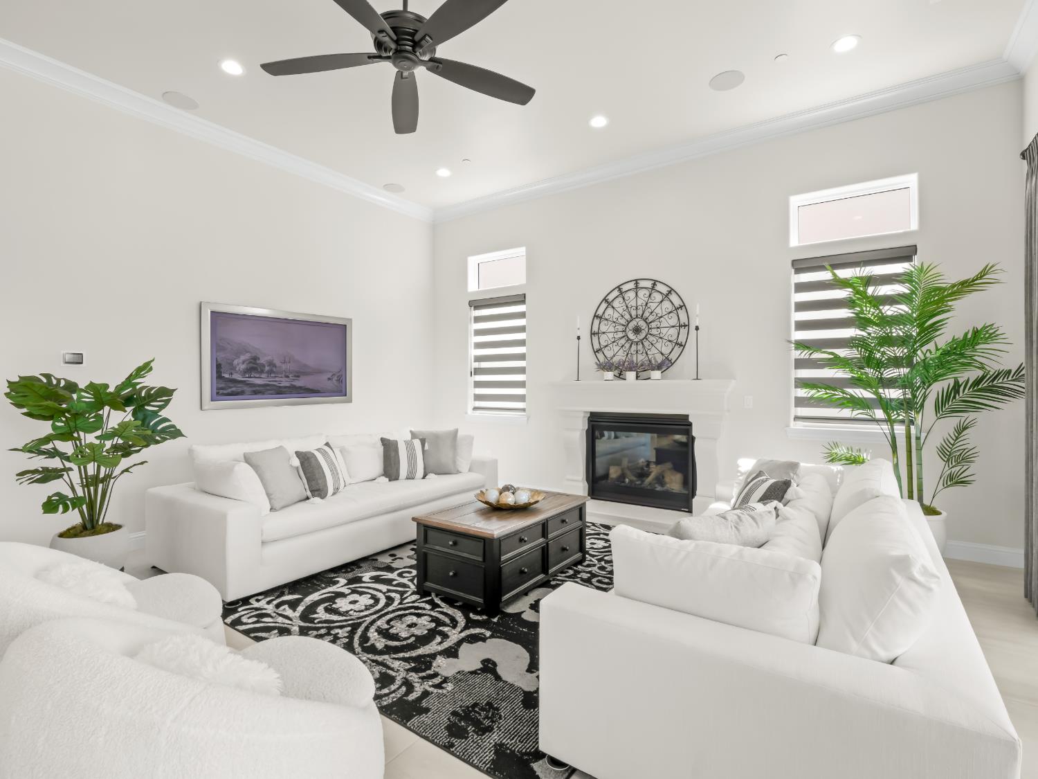 2283 E Courtside Dr, Fresno, CA 93730