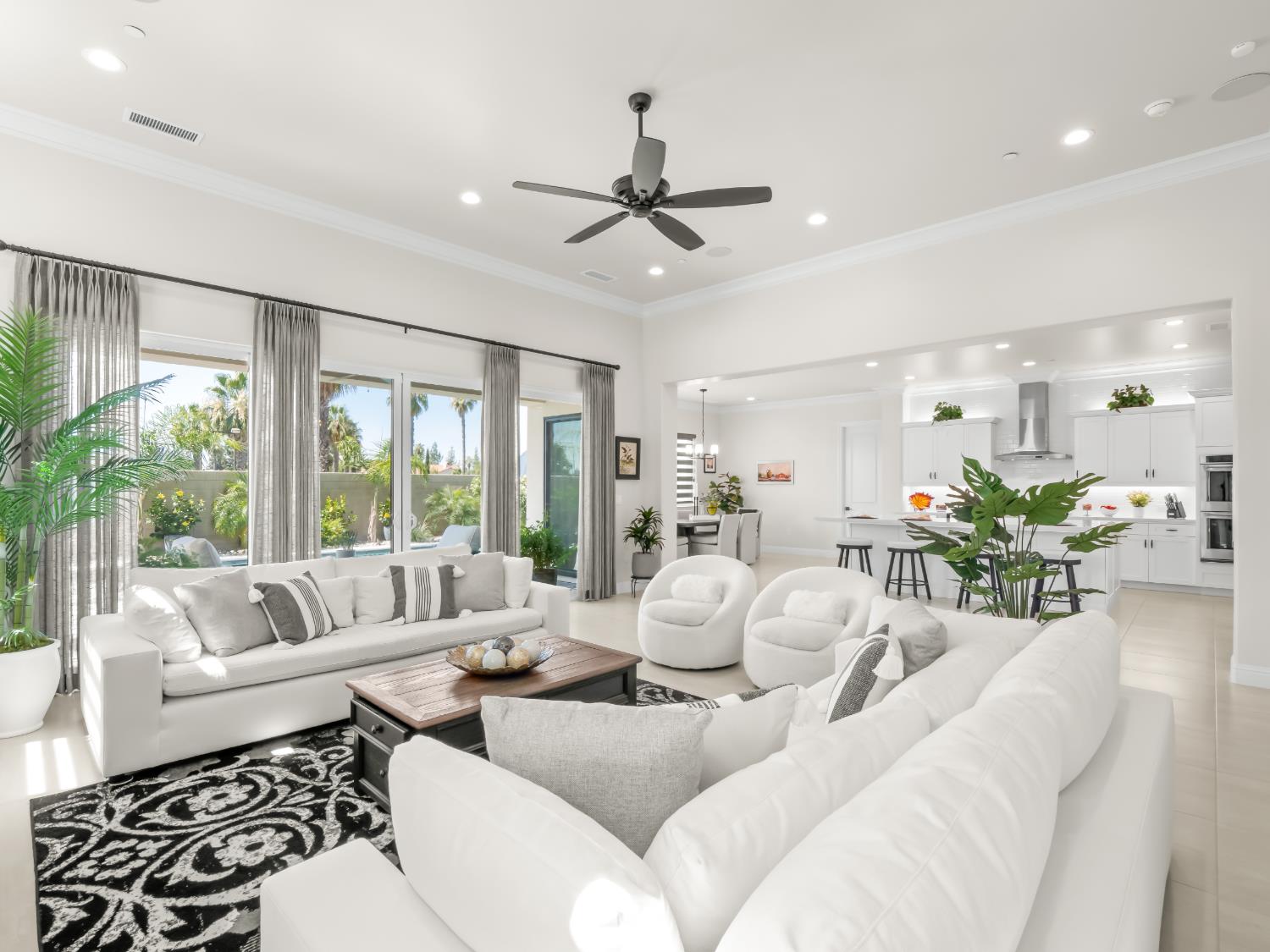 2283 E Courtside Dr, Fresno, CA 93730