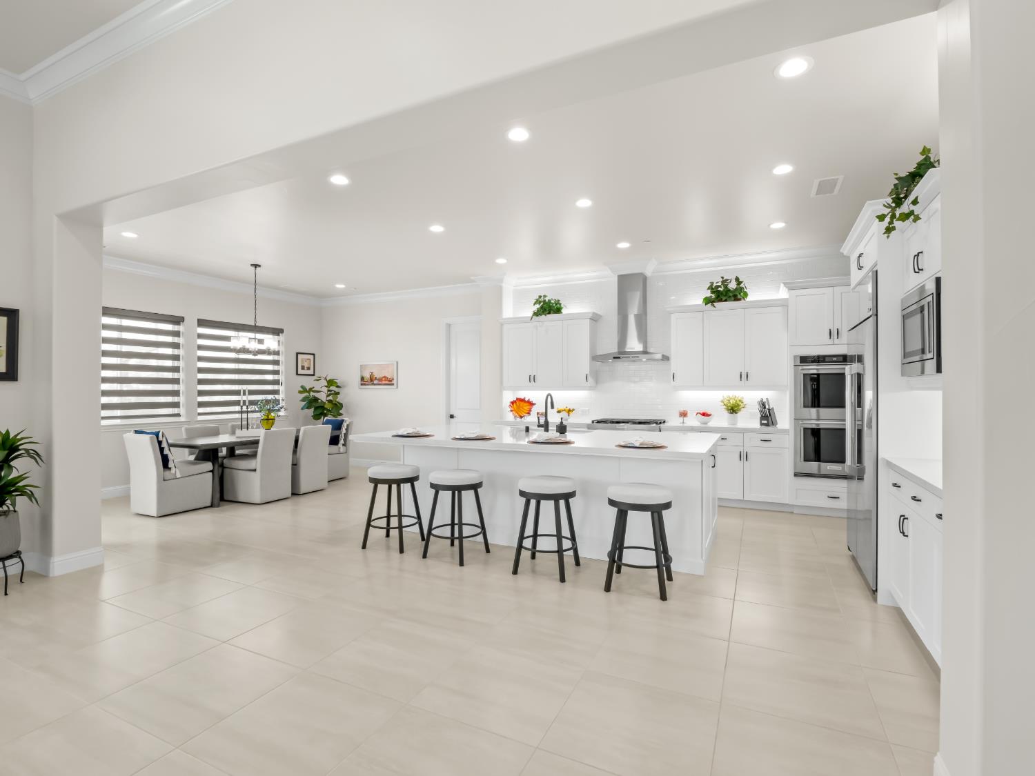 2283 E Courtside Dr, Fresno, CA 93730